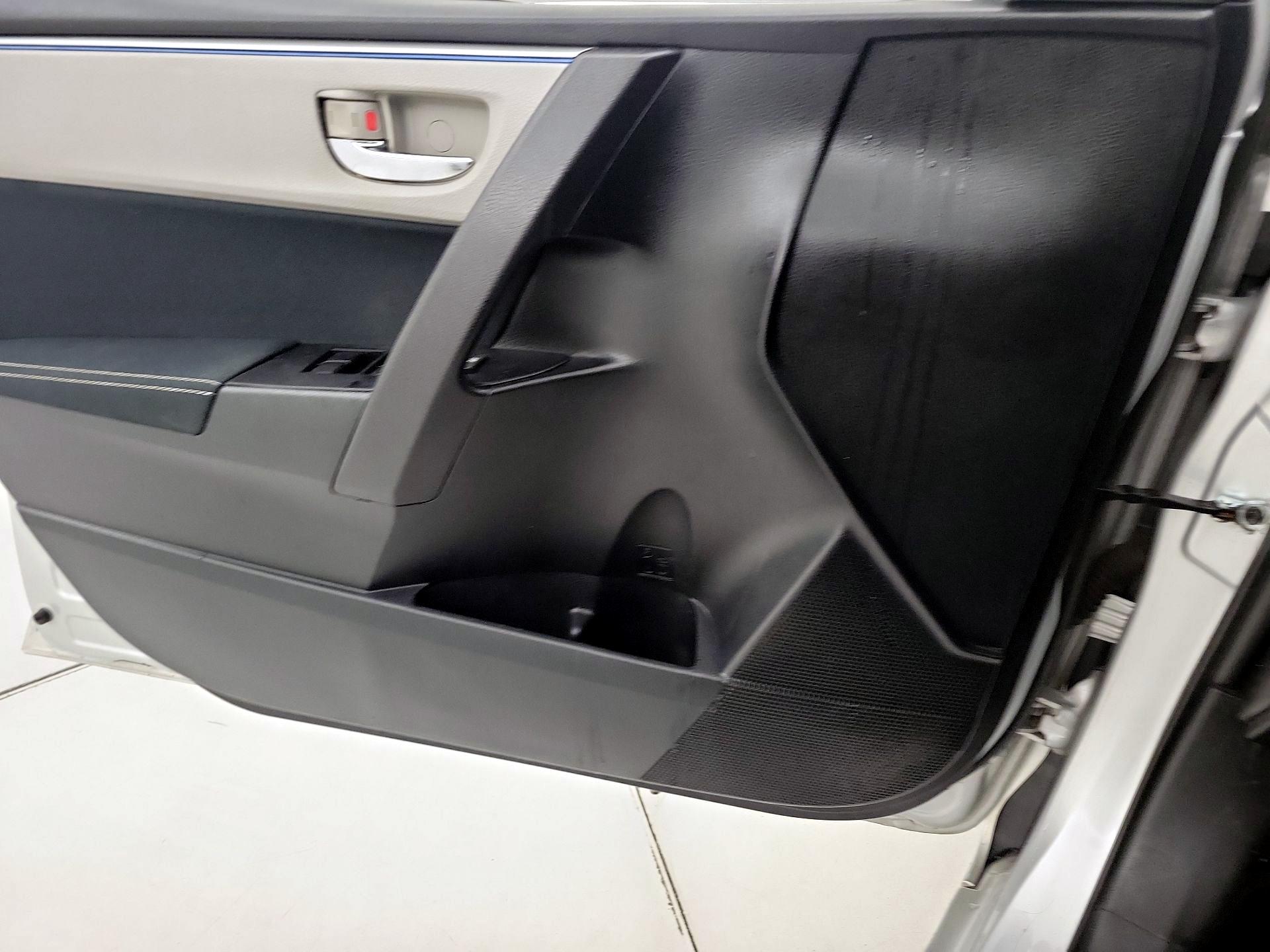 Thumbnail: 2015 Toyota Corolla - 12