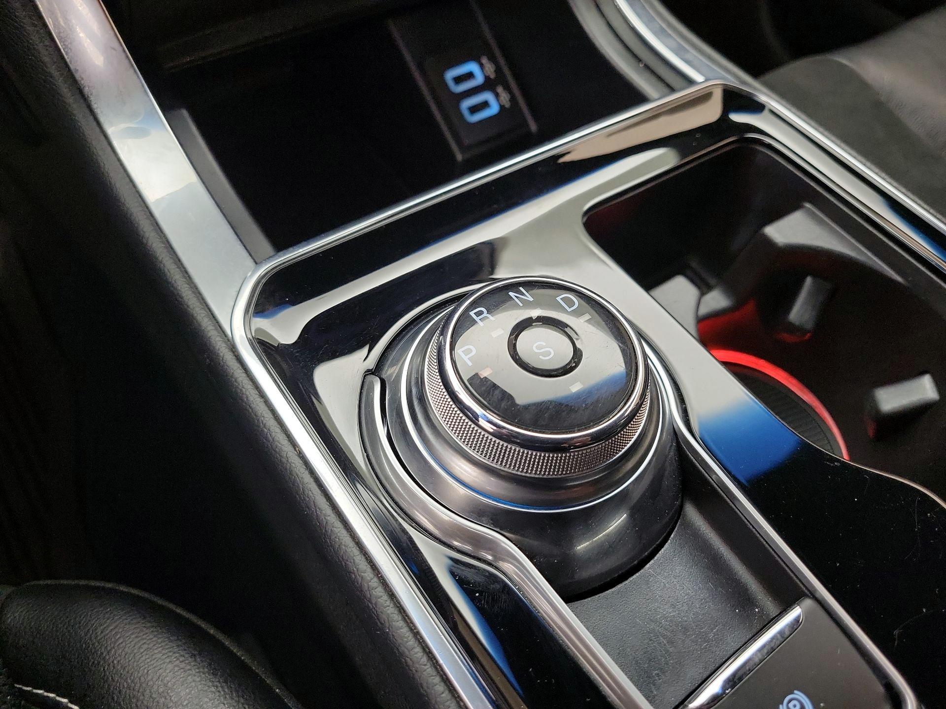 Thumbnail: 2019 Ford Edge - 17