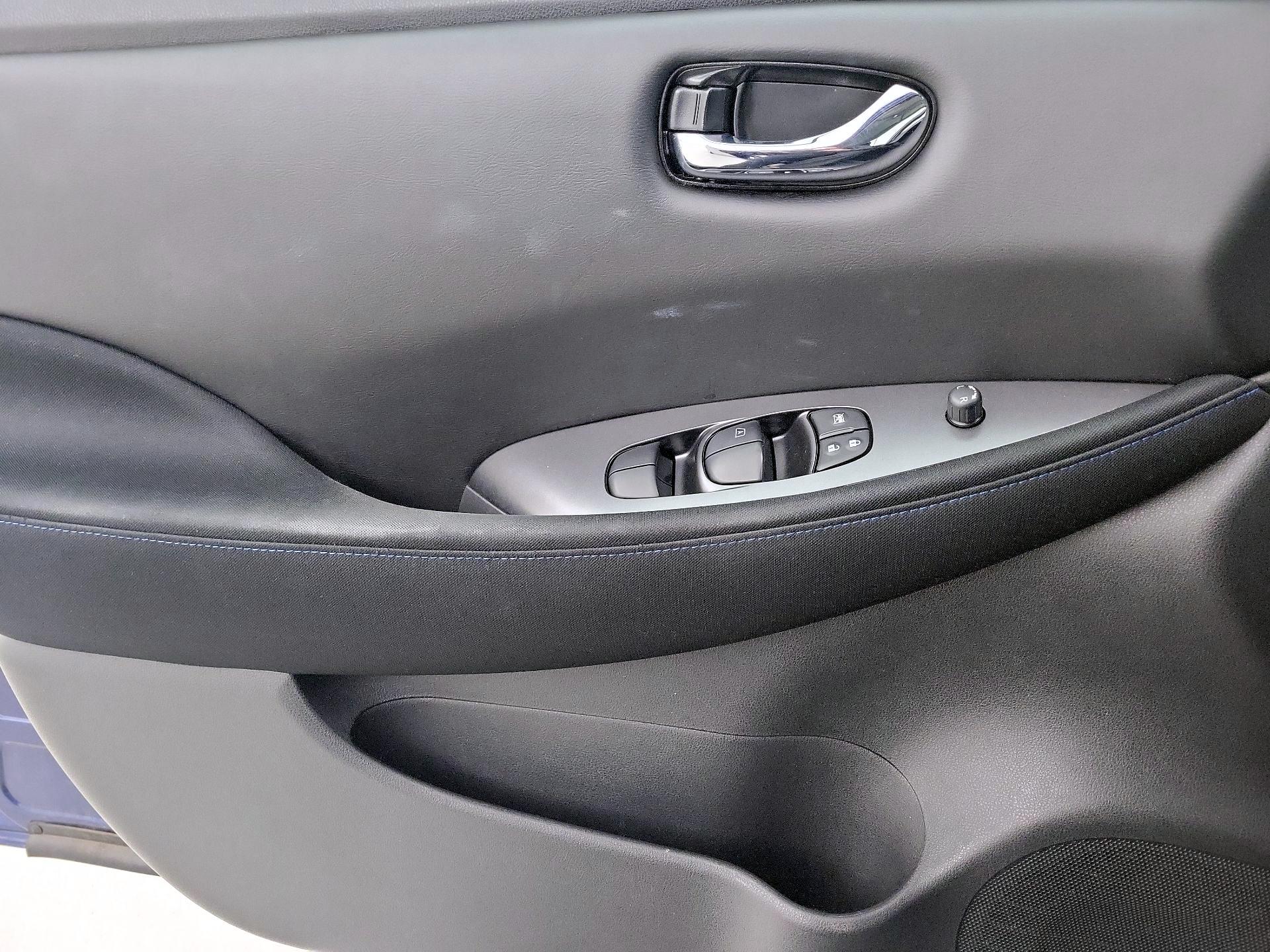 Thumbnail: 2021 Nissan Leaf - 12
