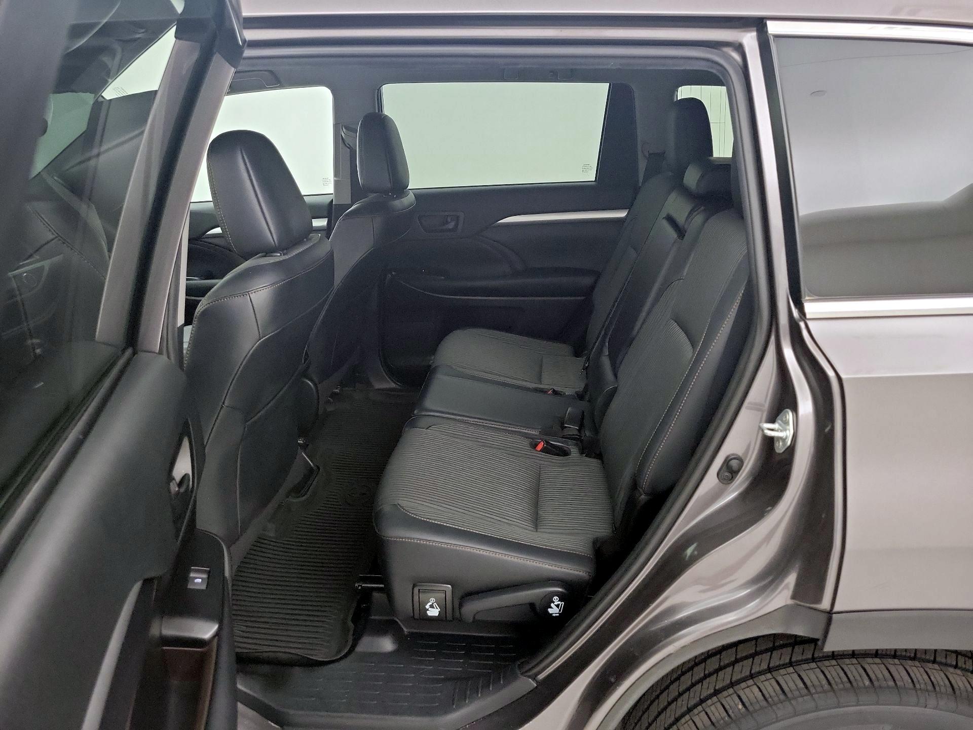 Thumbnail: 2019 Toyota Highlander - 19