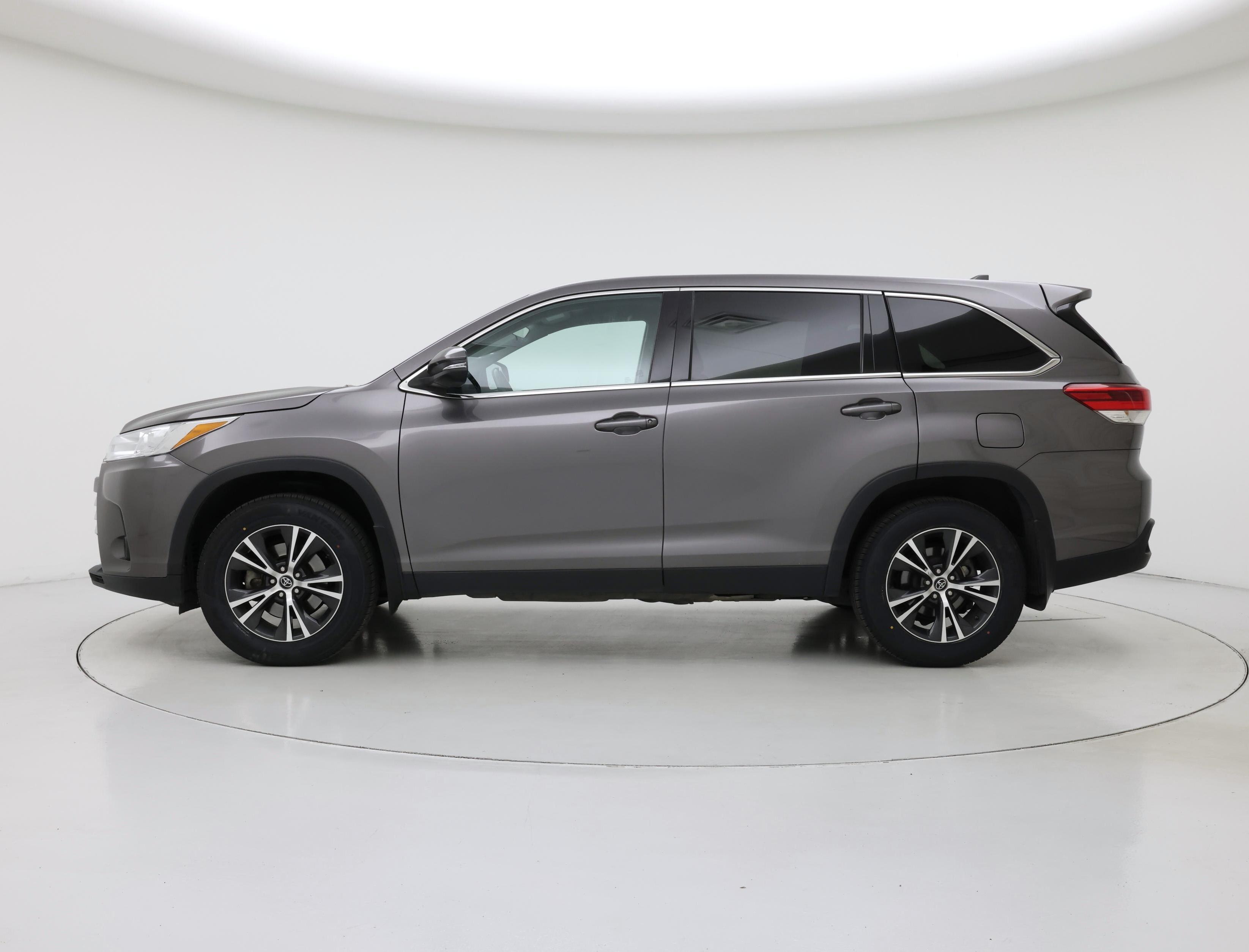 Thumbnail: 2019 Toyota Highlander - 3