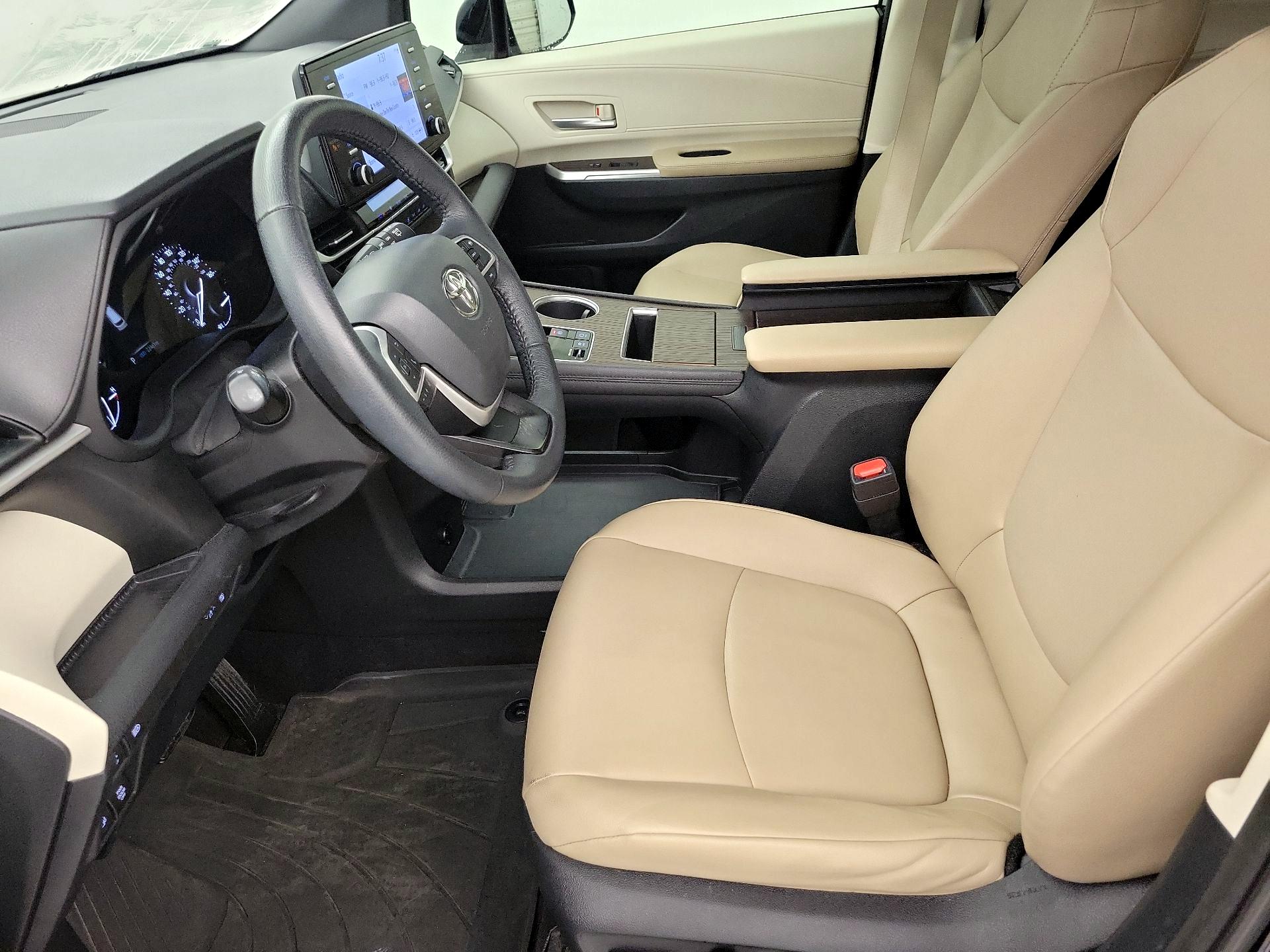 Thumbnail: 2021 Toyota Sienna - 11