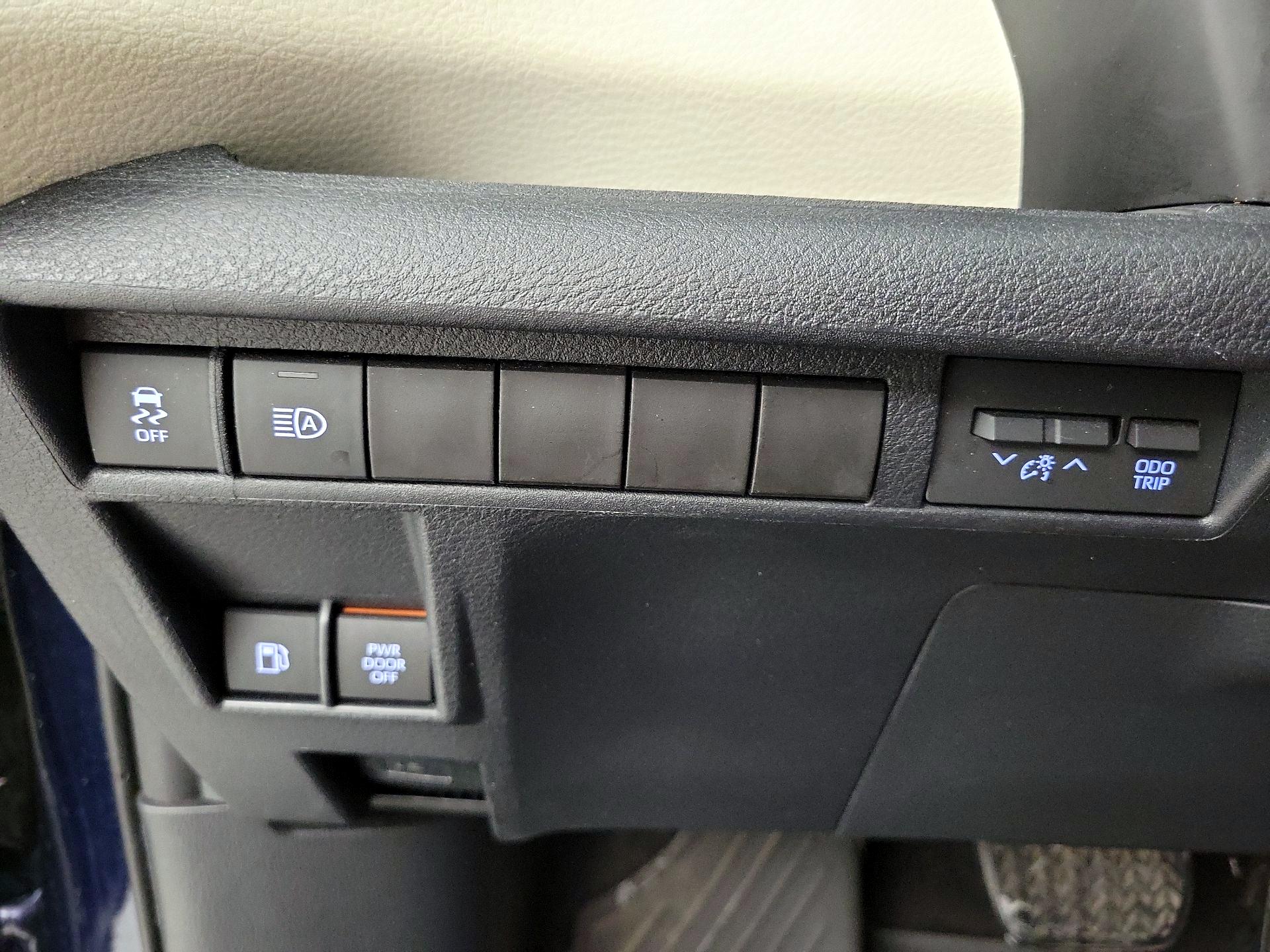 Thumbnail: 2021 Toyota Sienna - 13