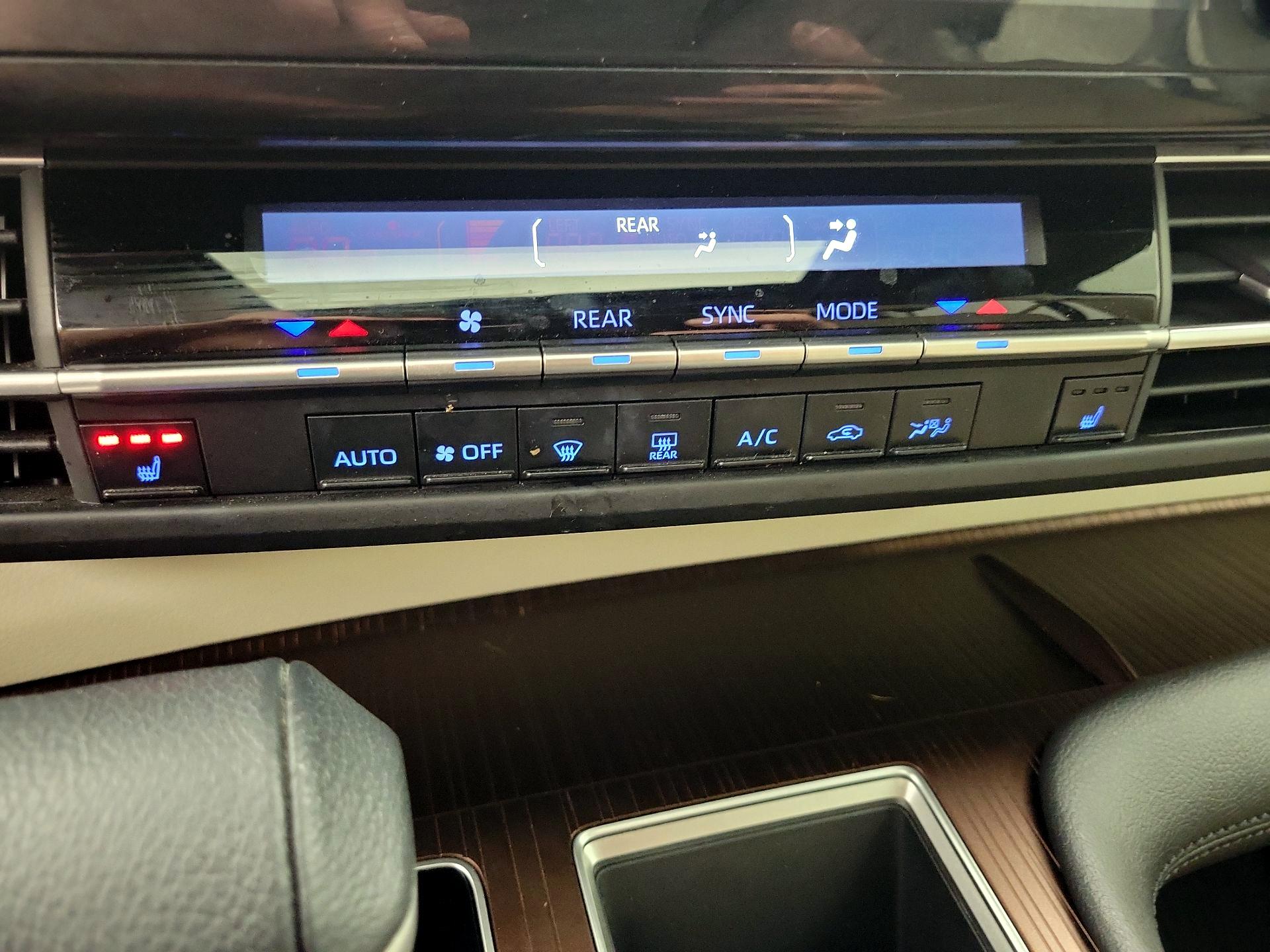 Thumbnail: 2021 Toyota Sienna - 16