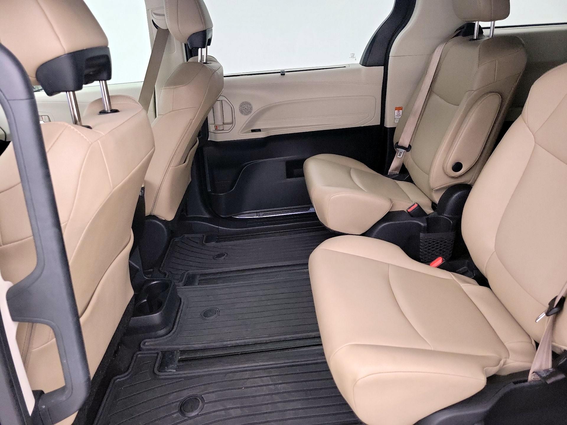 Thumbnail: 2021 Toyota Sienna - 20