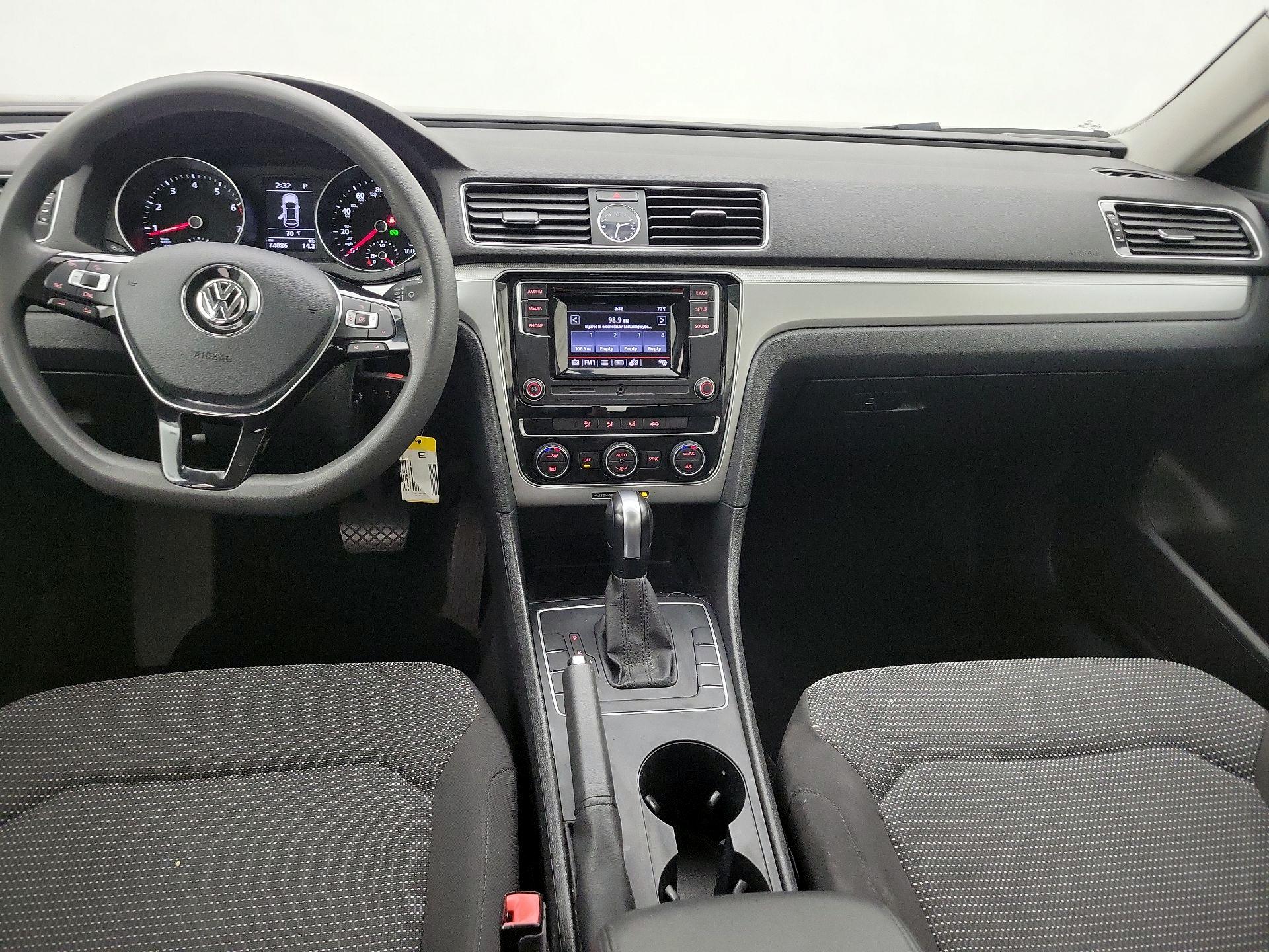Thumbnail: 2016 Volkswagen Passat - 9