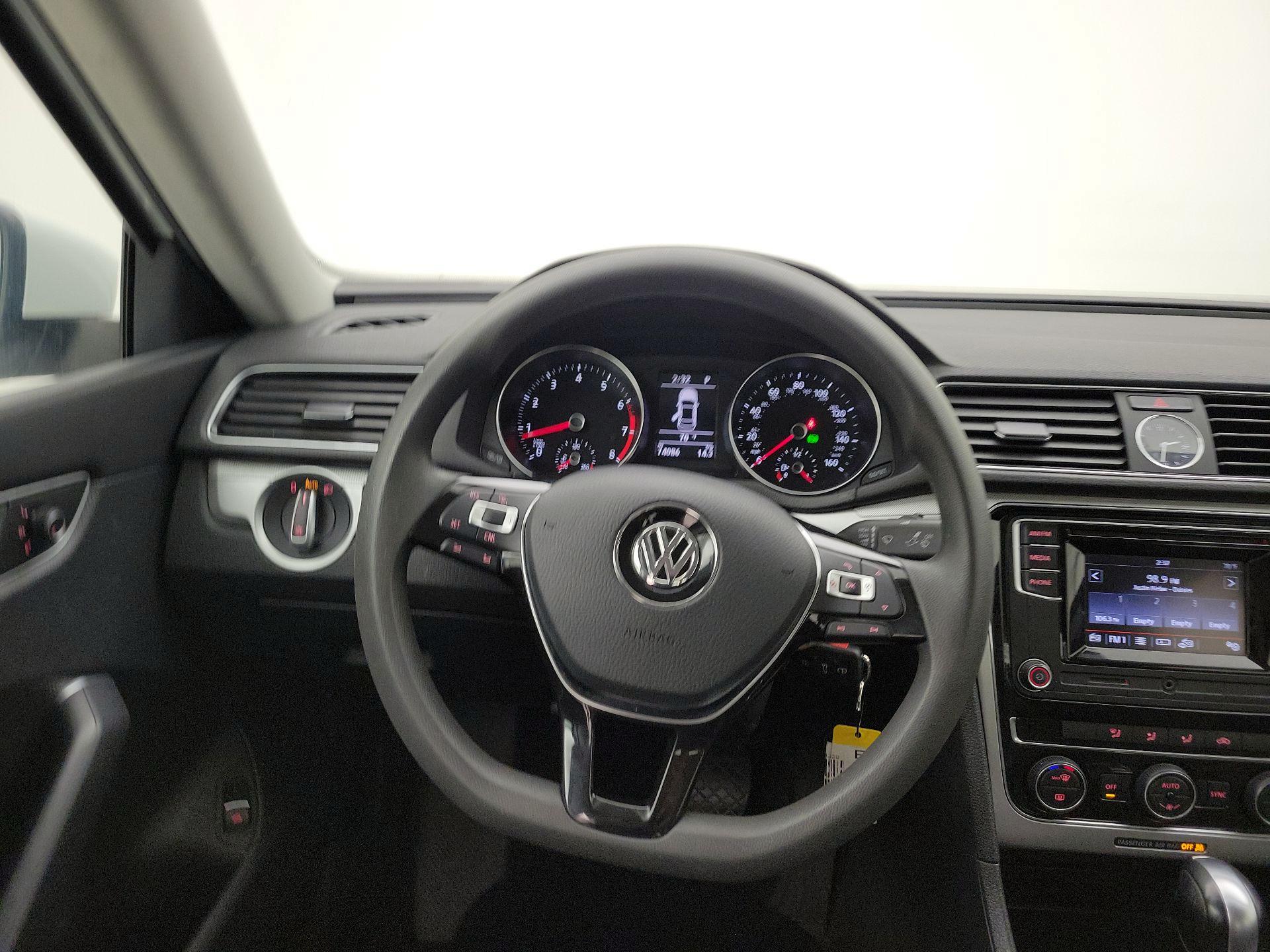 Thumbnail: 2016 Volkswagen Passat - 10