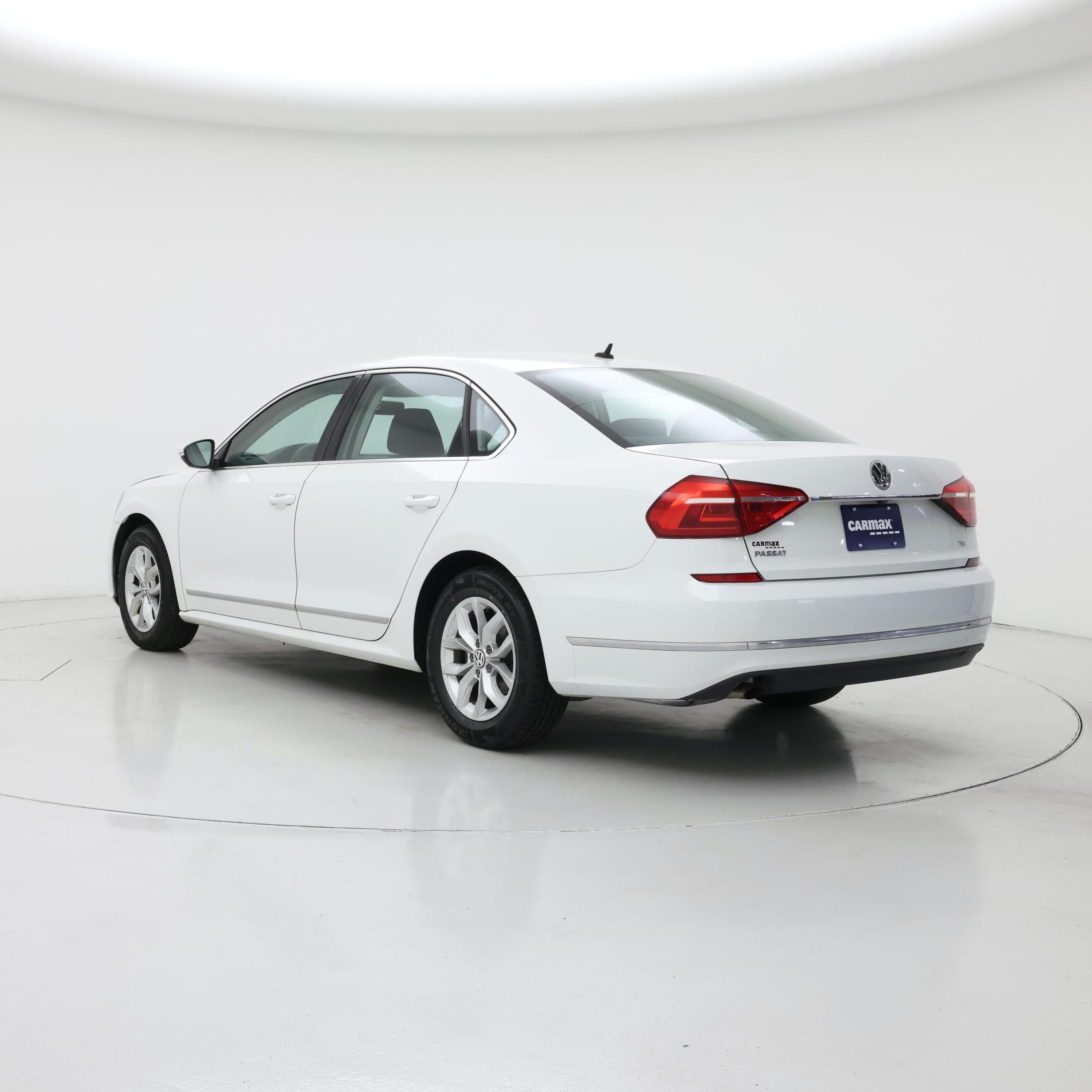 Thumbnail: 2016 Volkswagen Passat - 2