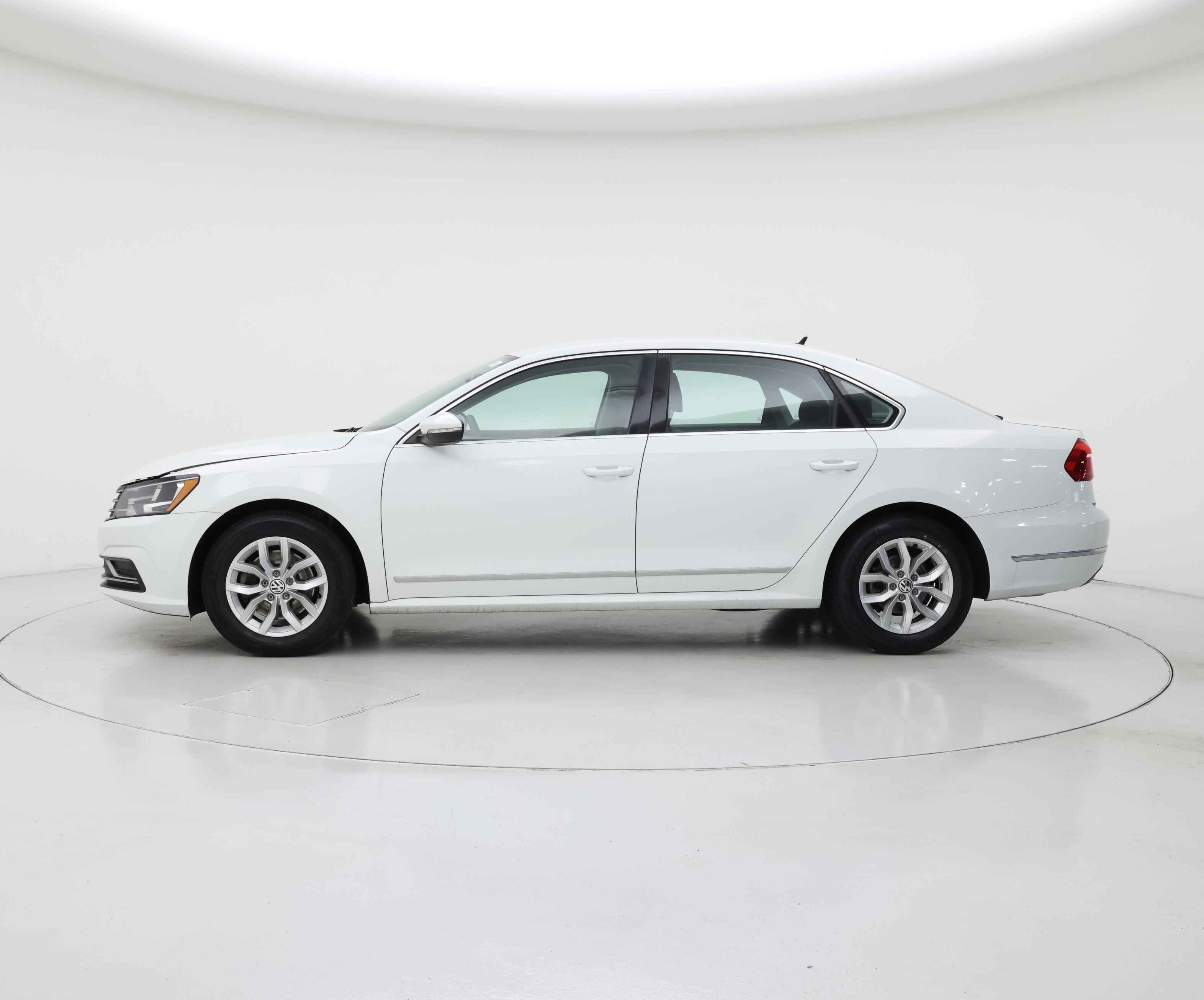 Thumbnail: 2016 Volkswagen Passat - 3