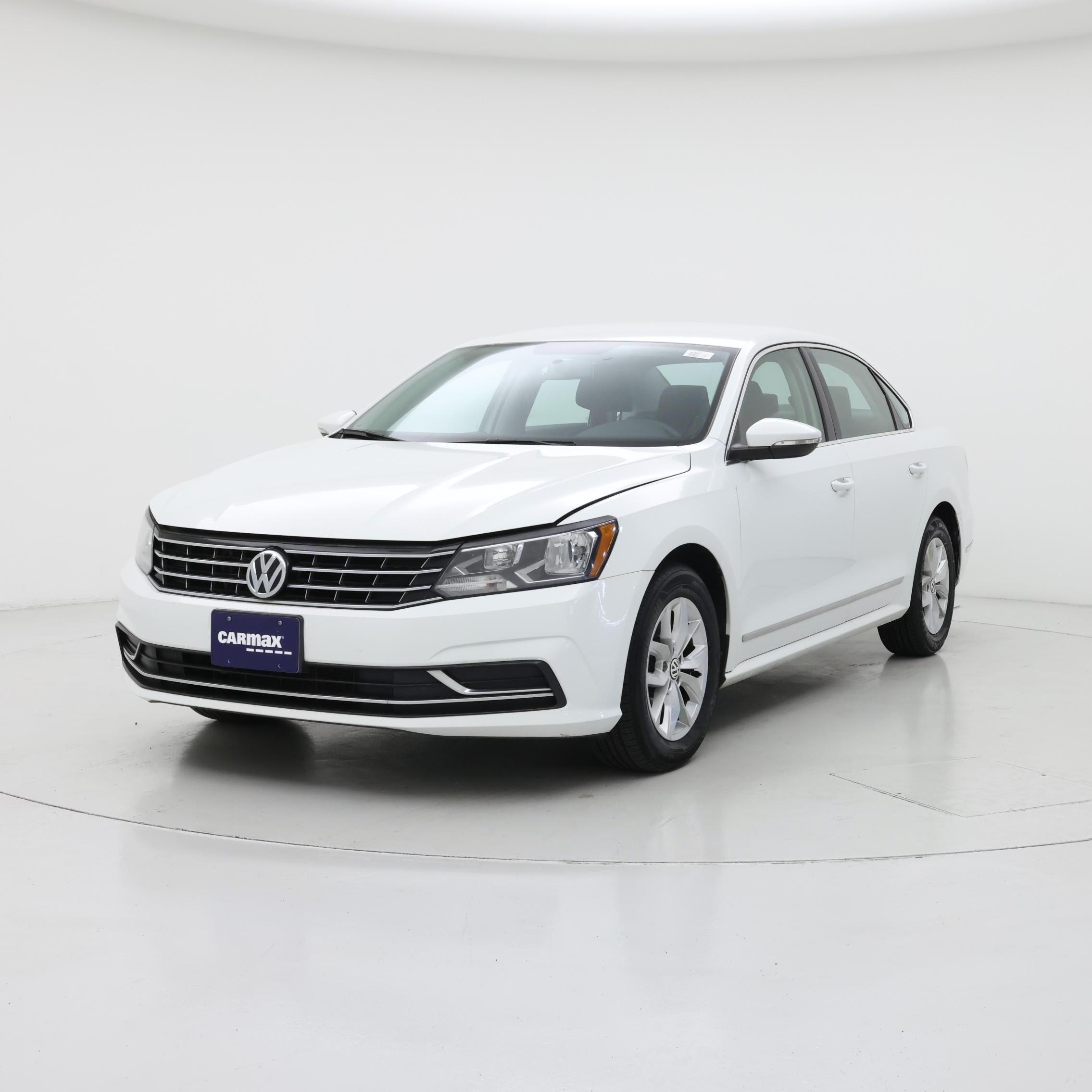 Thumbnail: 2016 Volkswagen Passat - 4