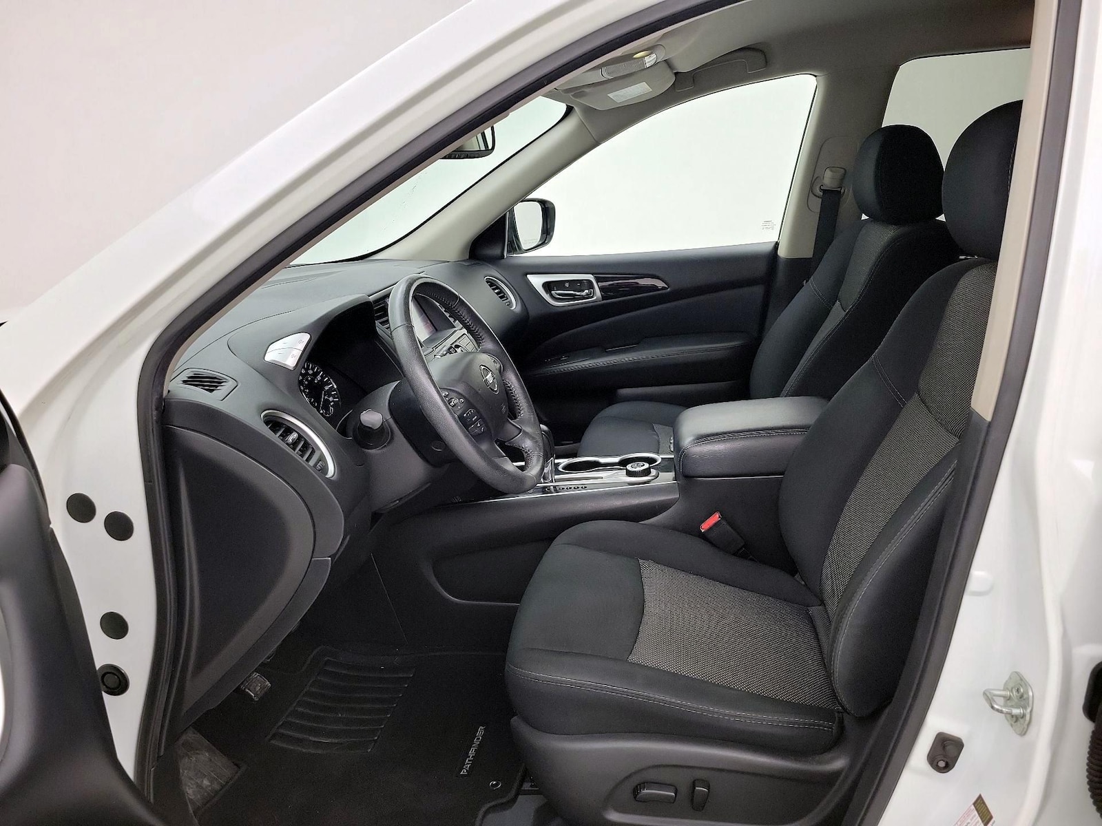 2018 Nissan Pathfinder SV - Photo 12
