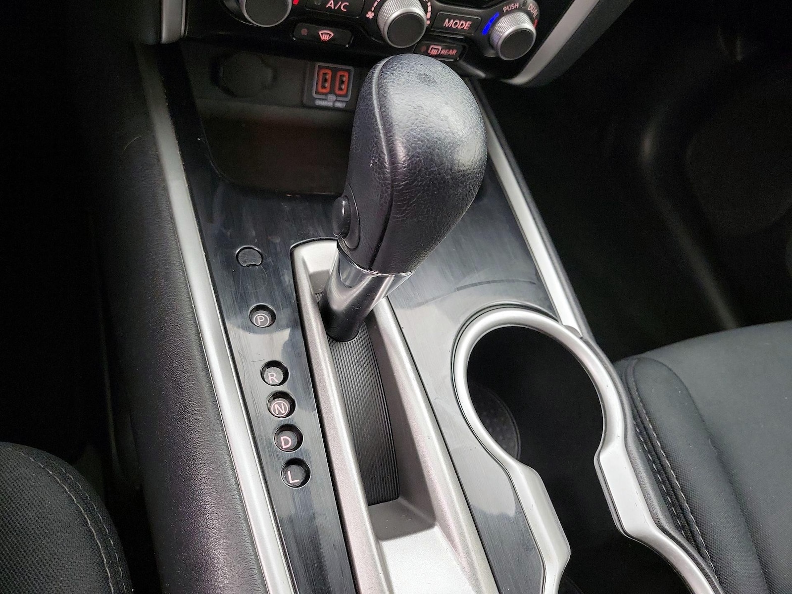 2018 Nissan Pathfinder SV - Photo 18