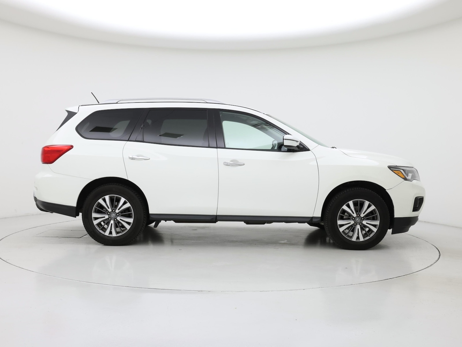 2018 Nissan Pathfinder SV - Photo 8