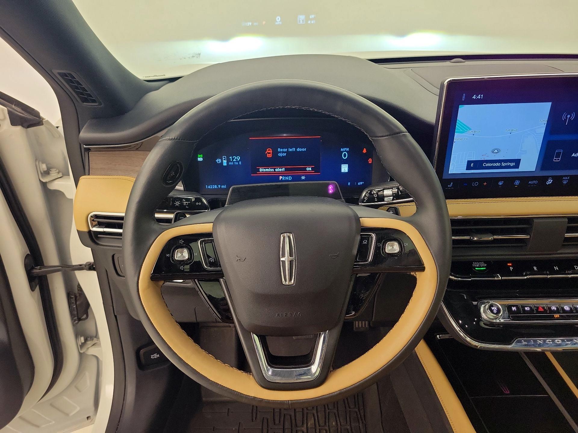 Thumbnail: 2023 Lincoln Corsair - 10