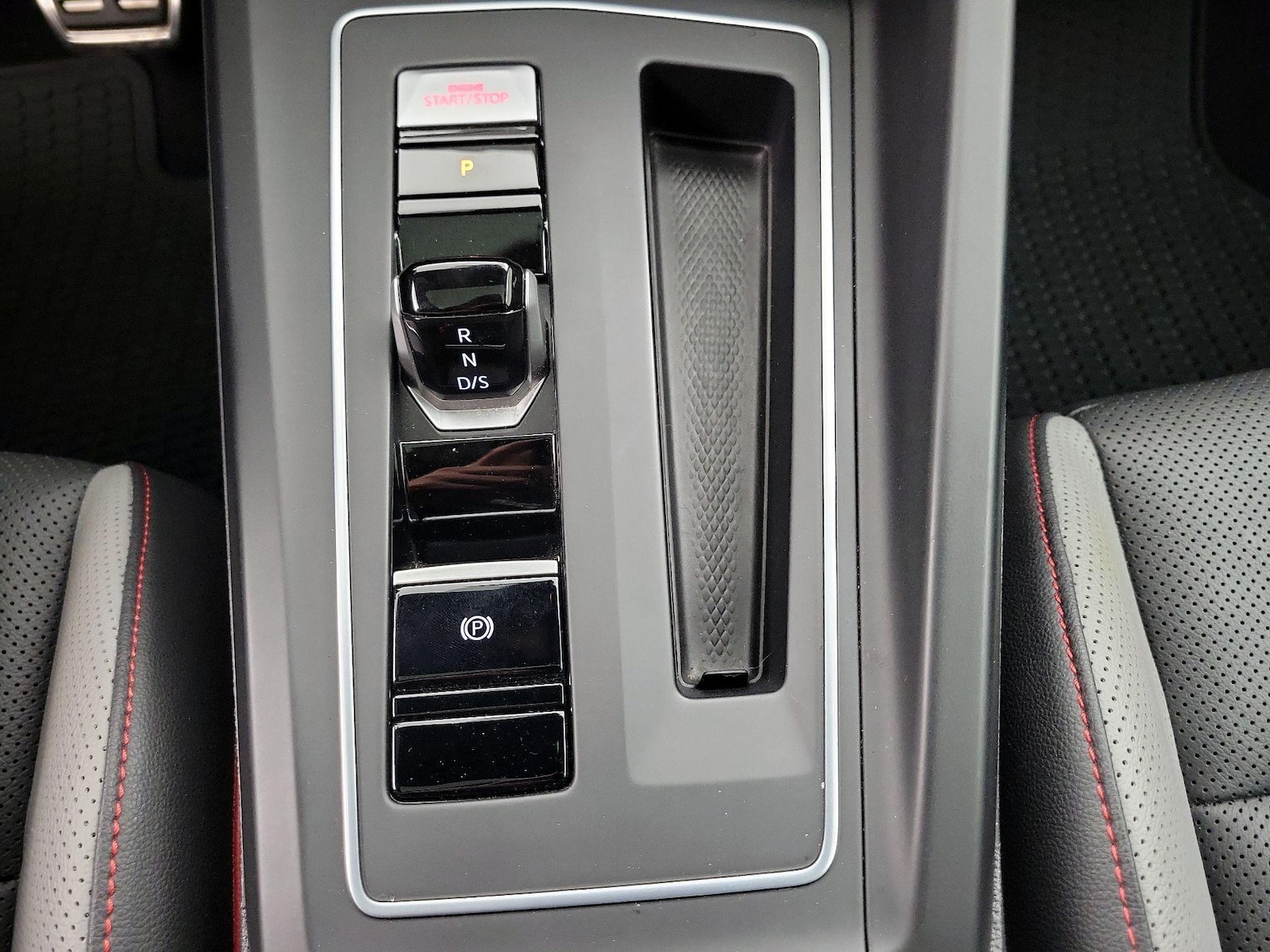 2022 Volkswagen Golf GTI SE - Photo 18