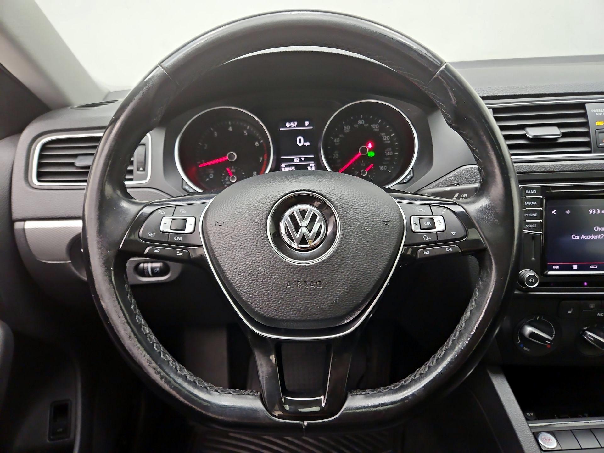 Thumbnail: 2017 Volkswagen Jetta - 10