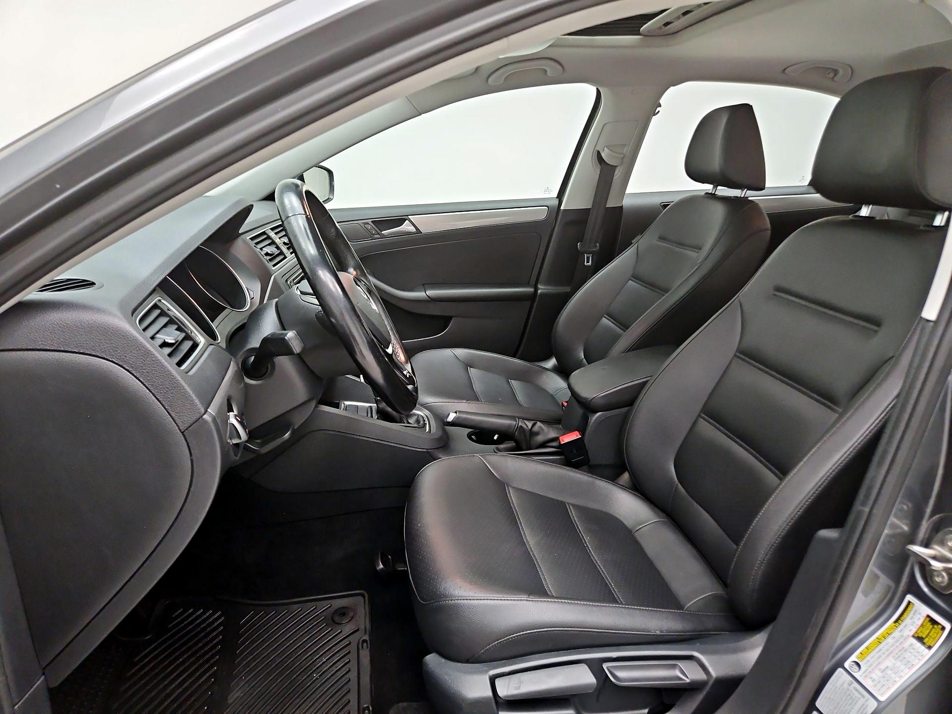 Thumbnail: 2017 Volkswagen Jetta - 11
