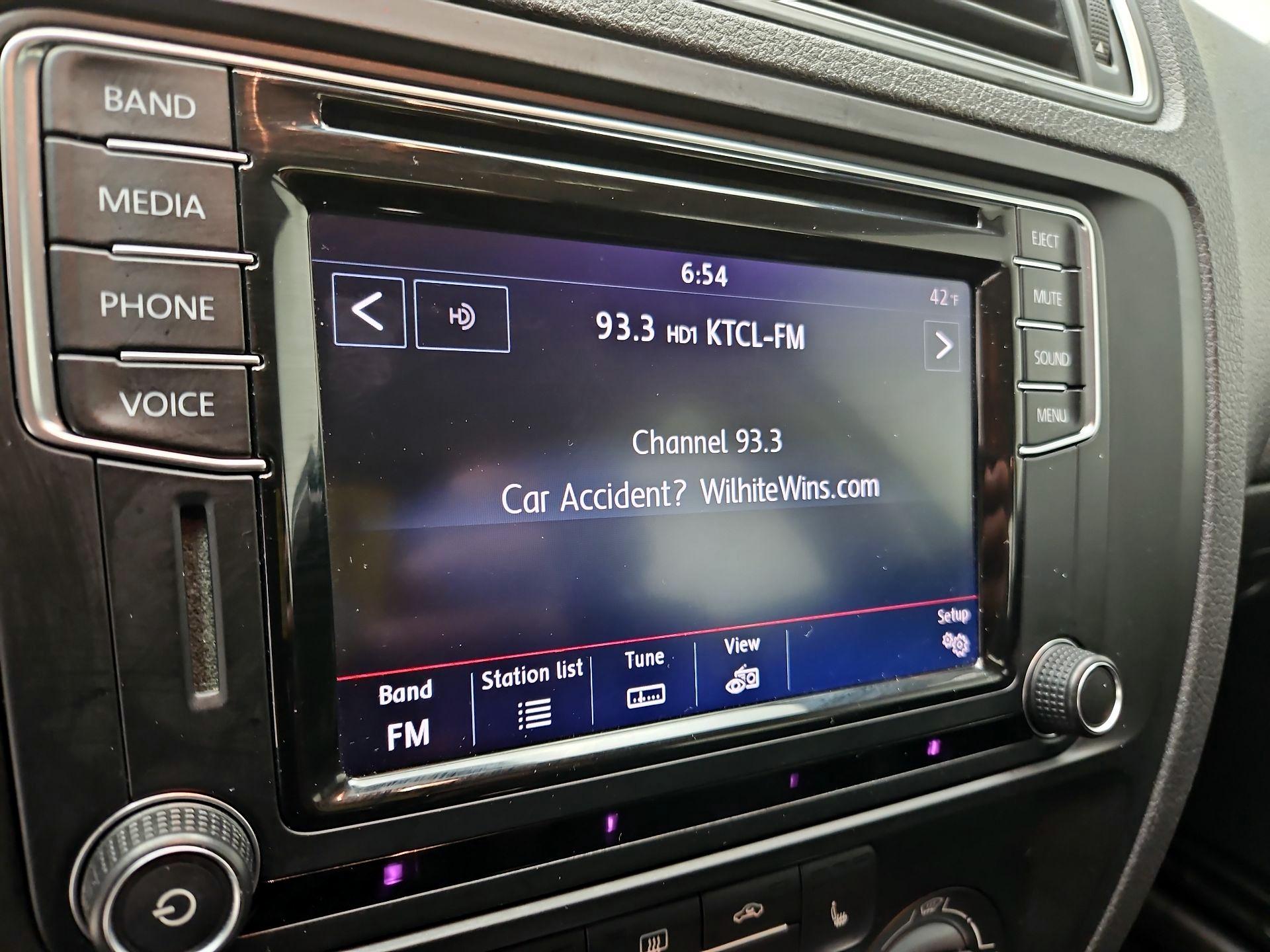 Thumbnail: 2017 Volkswagen Jetta - 15