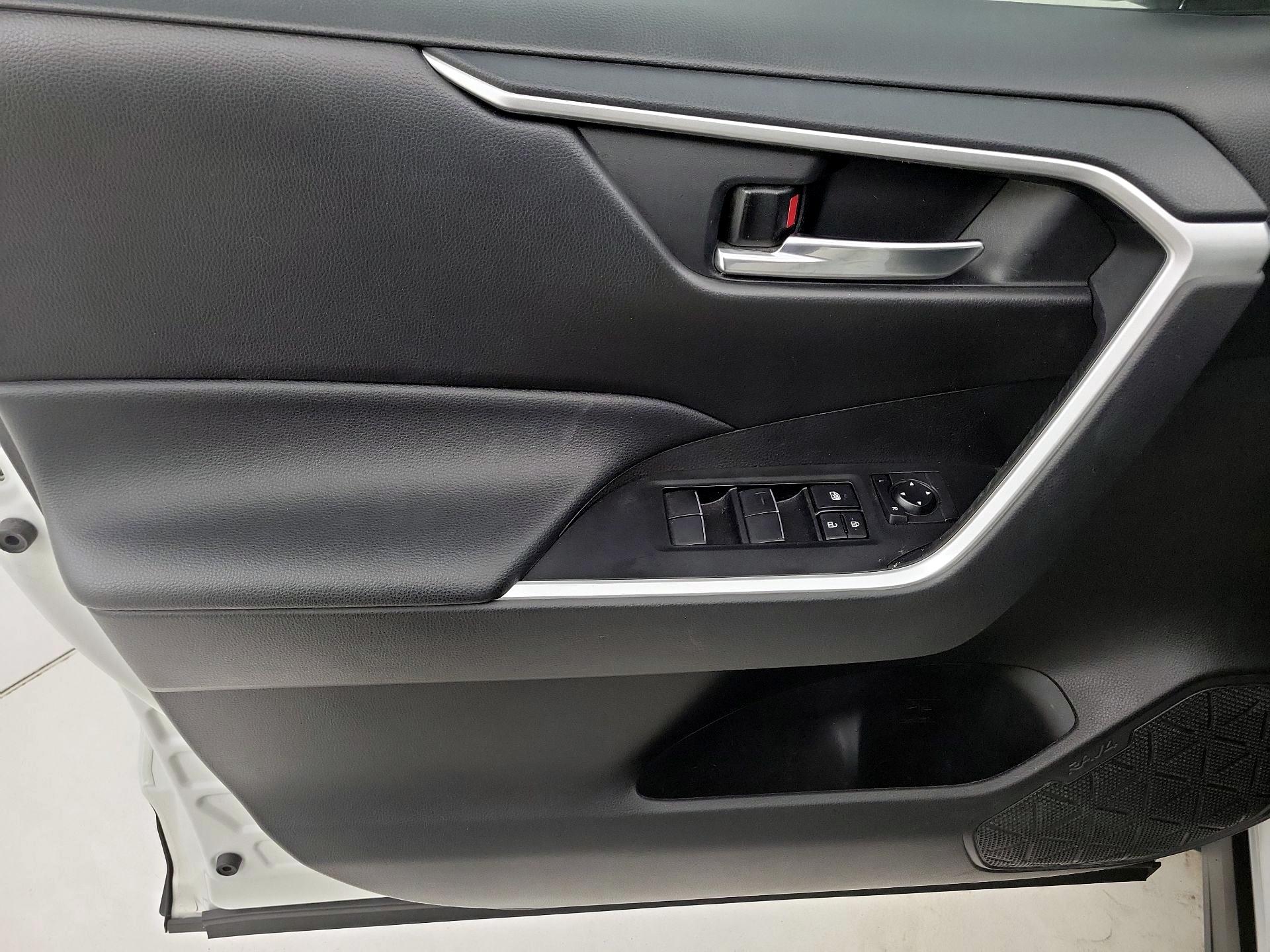 Thumbnail: 2021 Toyota RAV4 - 12