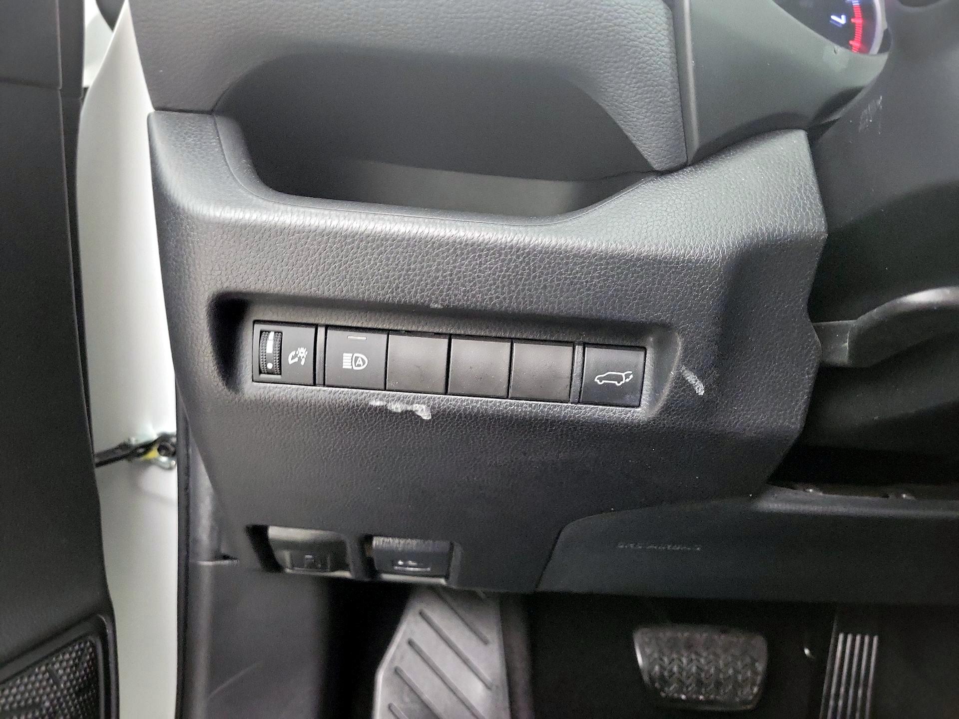 Thumbnail: 2021 Toyota RAV4 - 13