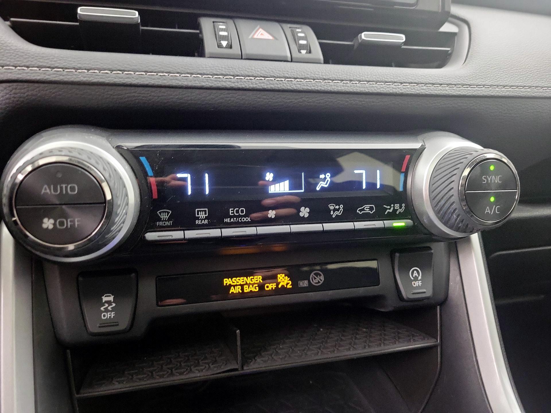 Thumbnail: 2021 Toyota RAV4 - 16