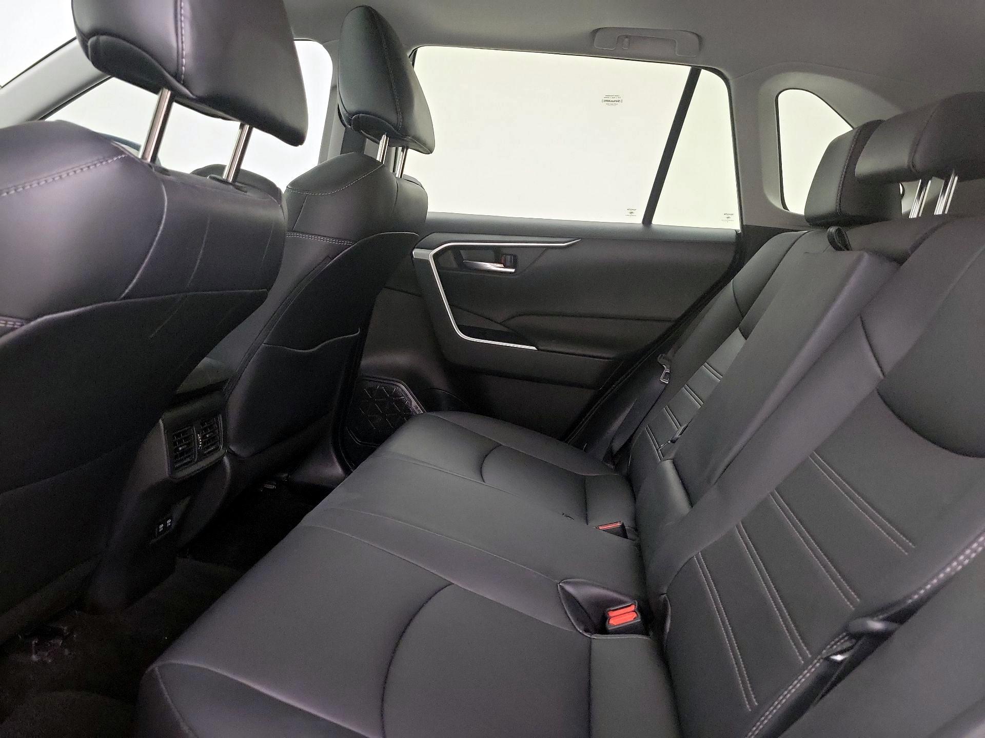 Thumbnail: 2021 Toyota RAV4 - 20