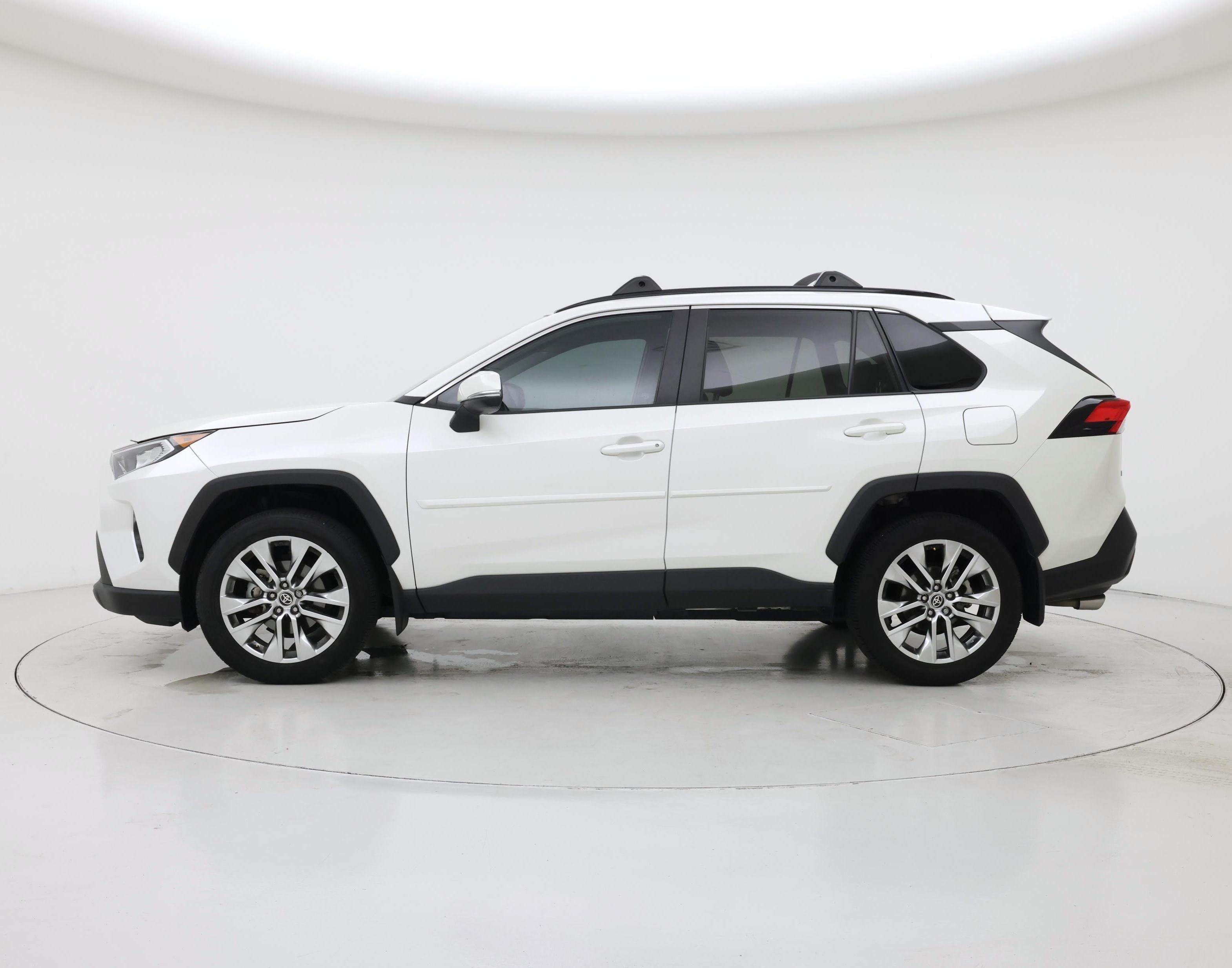 Thumbnail: 2021 Toyota RAV4 - 3