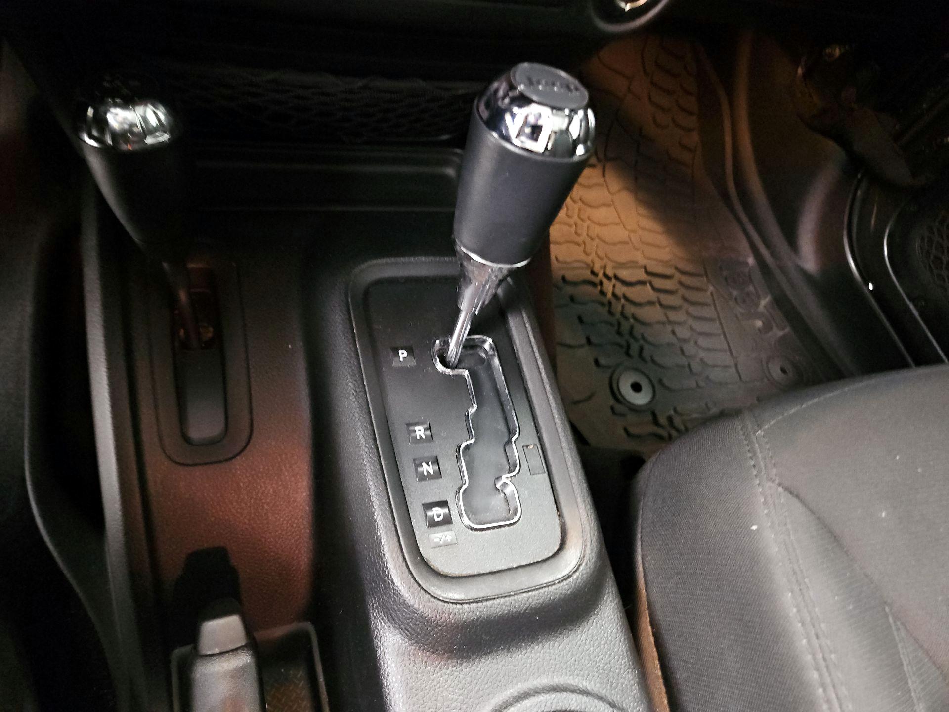 Thumbnail: 2017 Jeep Wrangler - 15