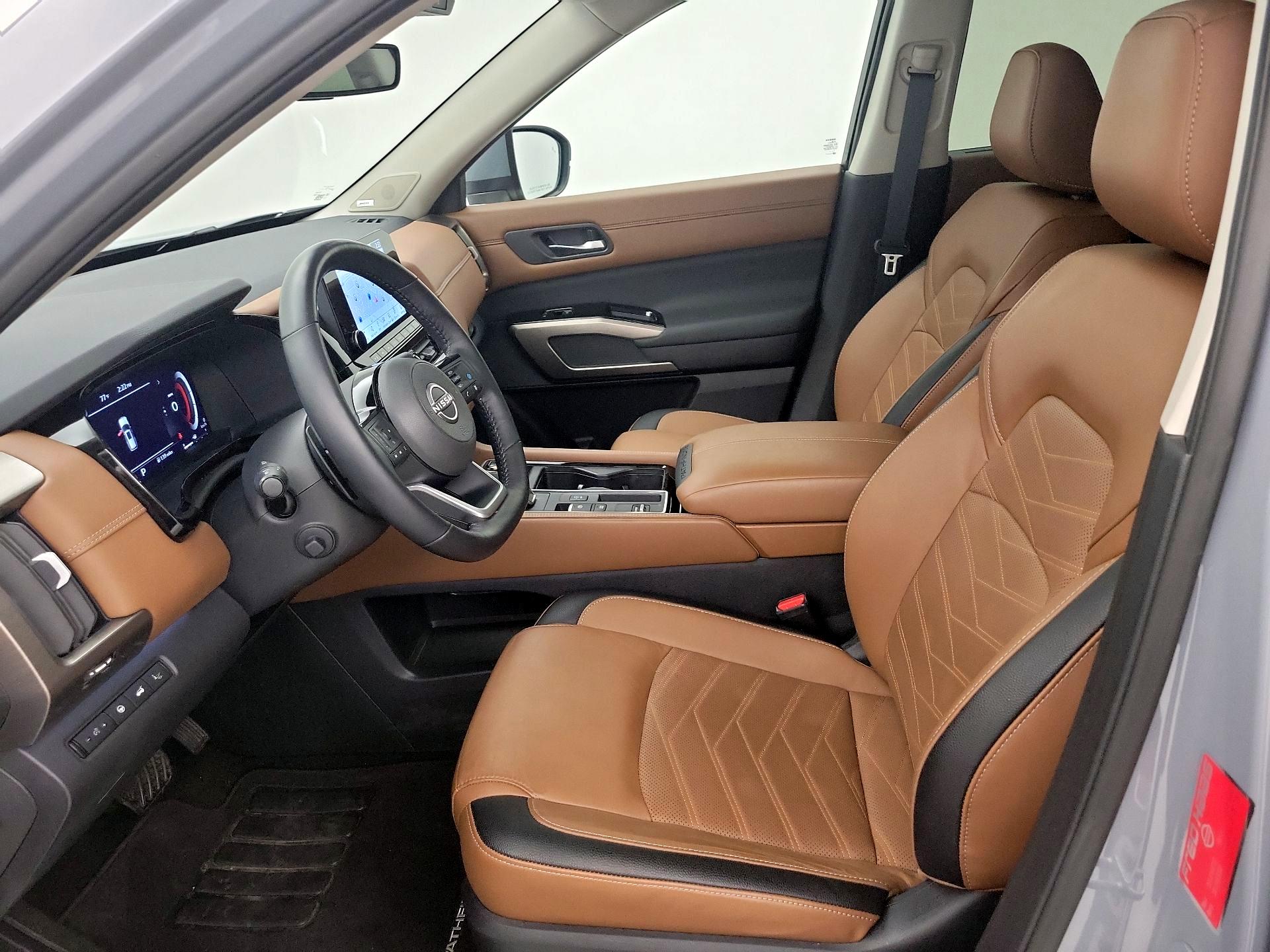 Thumbnail: 2023 Nissan Pathfinder - 11