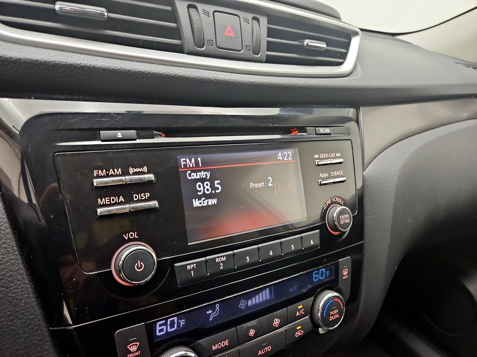 Thumbnail: 2016 Nissan Rogue - 15
