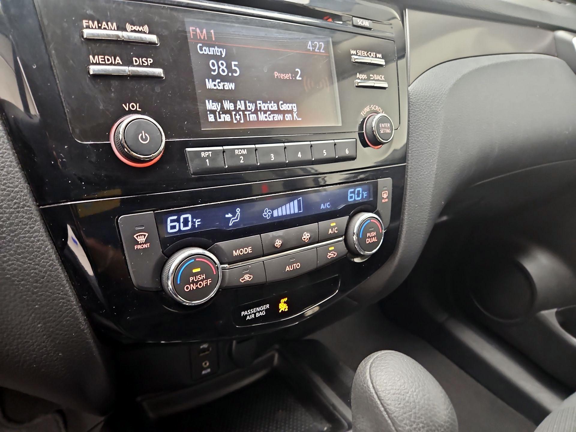 Thumbnail: 2016 Nissan Rogue - 16