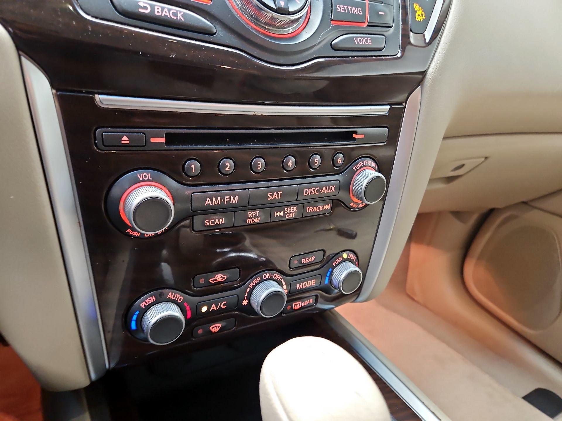 Thumbnail: 2014 Nissan Pathfinder - 17