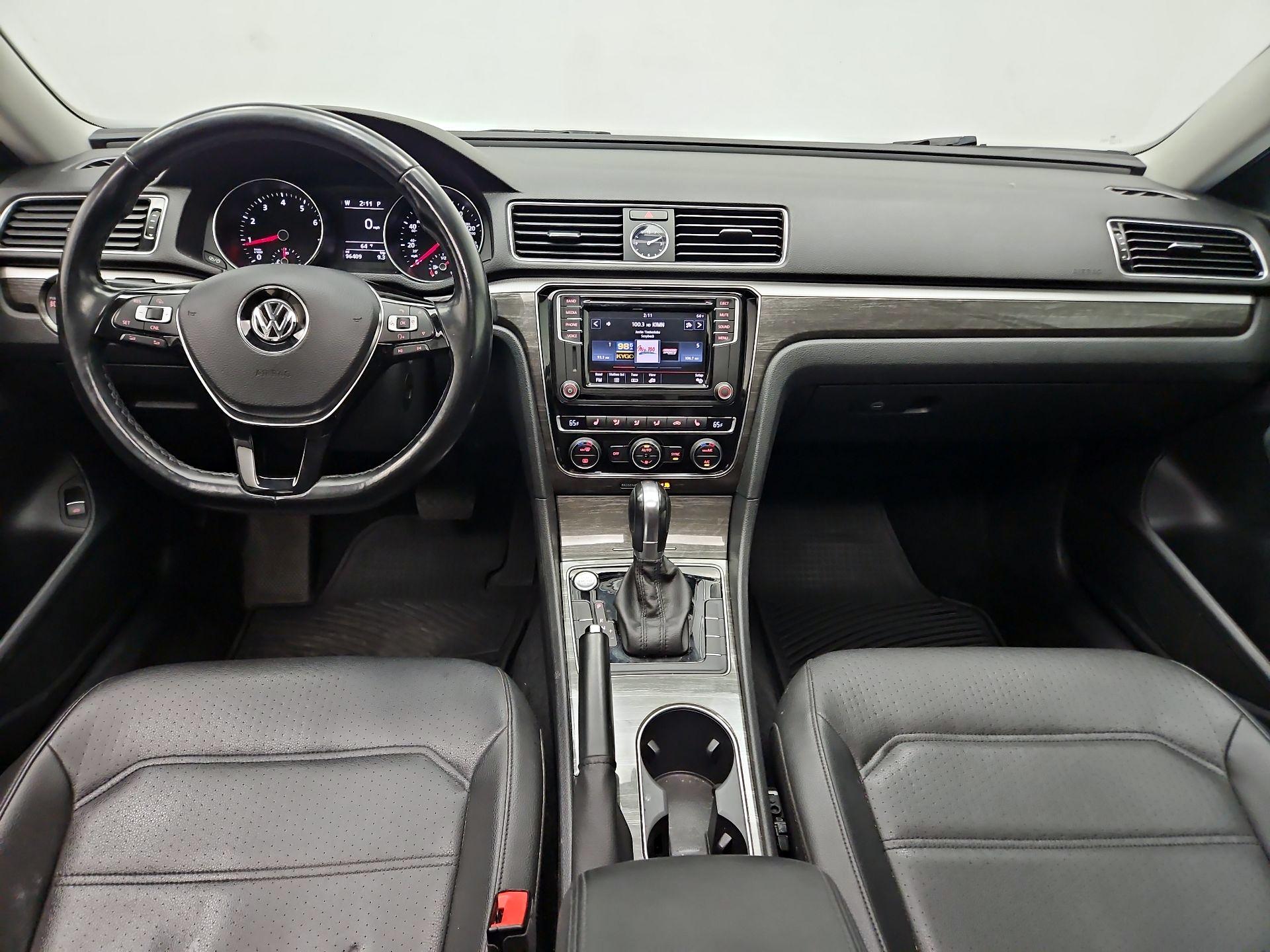 Thumbnail: 2017 Volkswagen Passat - 9