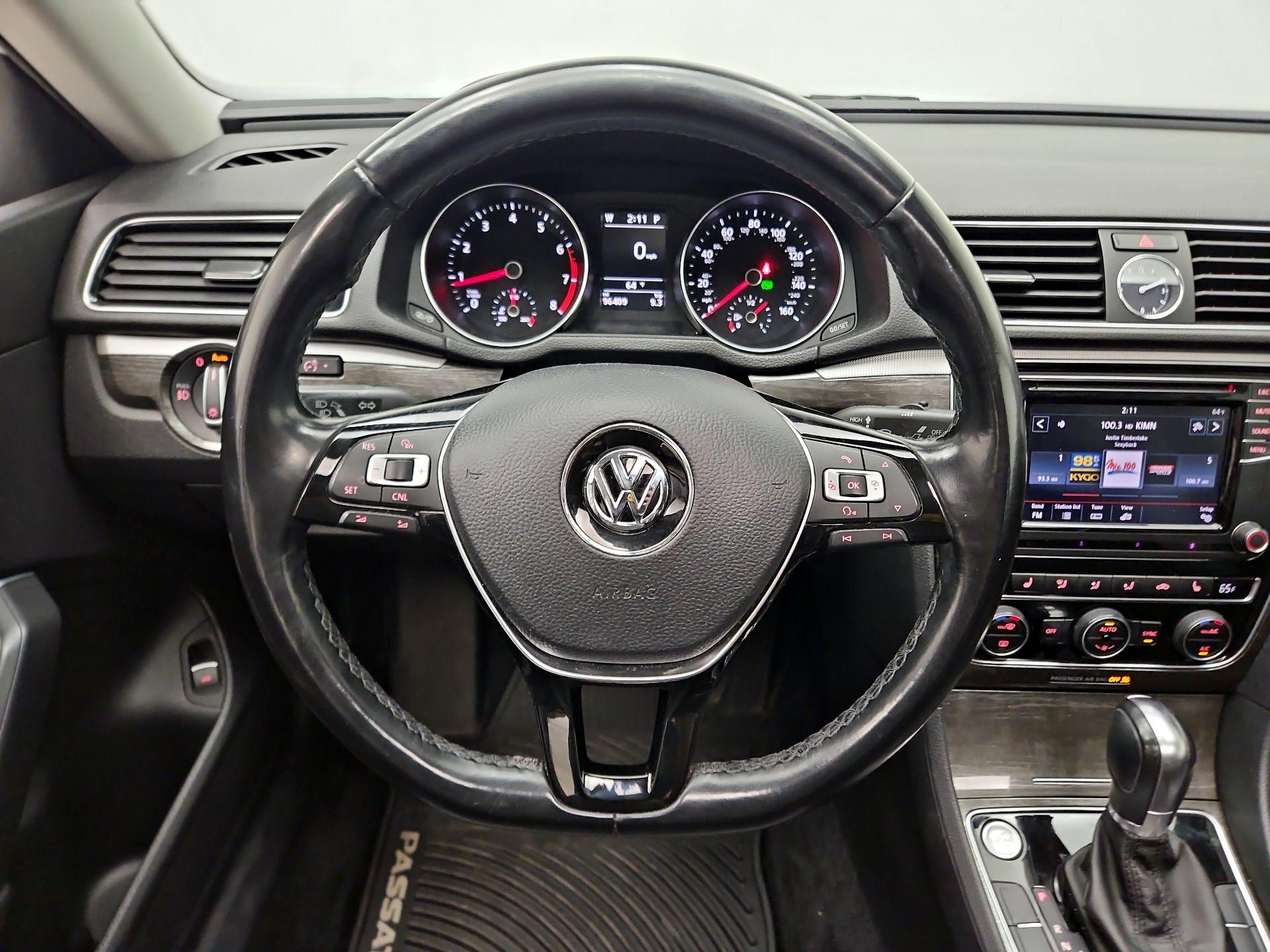 Thumbnail: 2017 Volkswagen Passat - 10