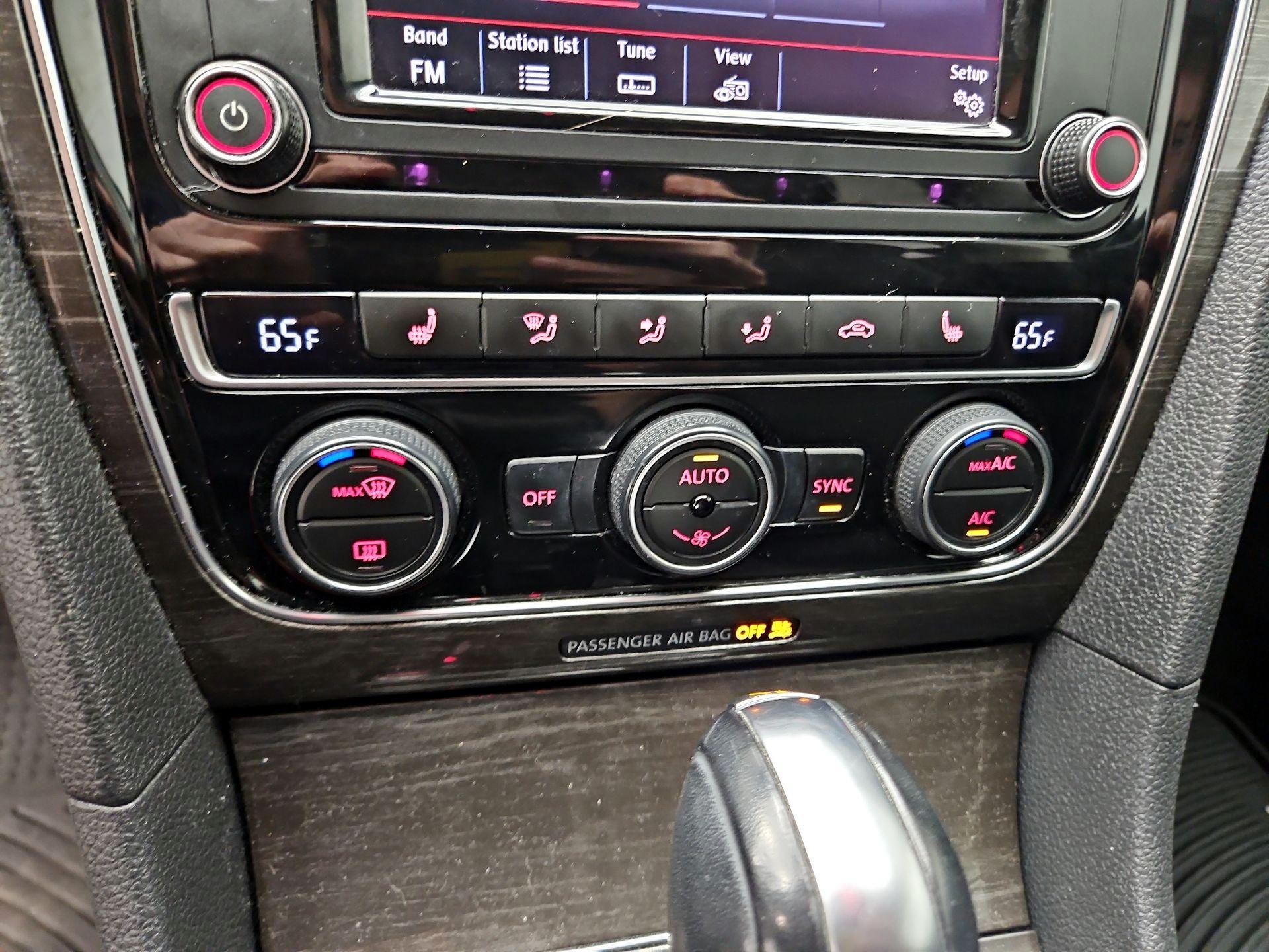 Thumbnail: 2017 Volkswagen Passat - 16