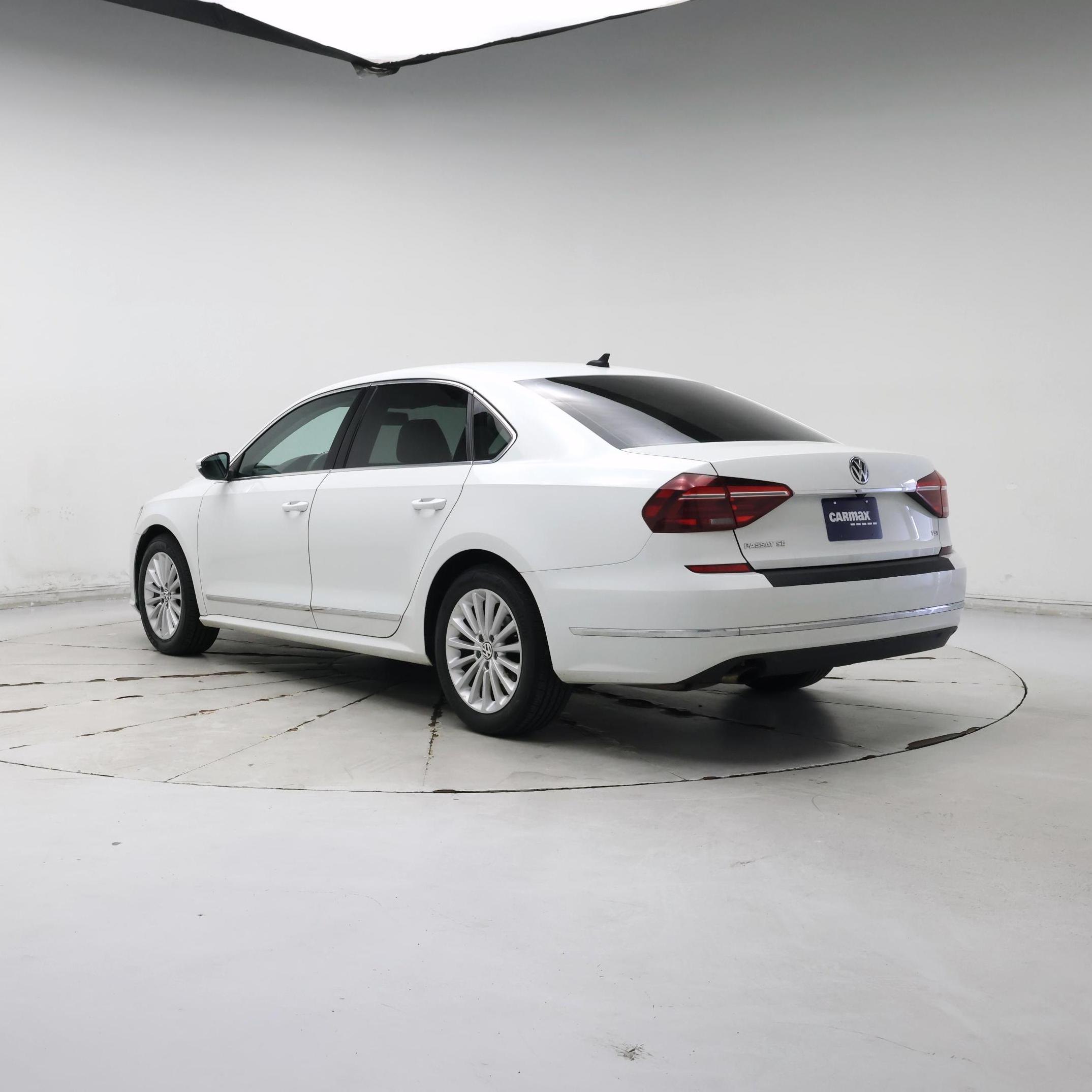 Thumbnail: 2017 Volkswagen Passat - 2