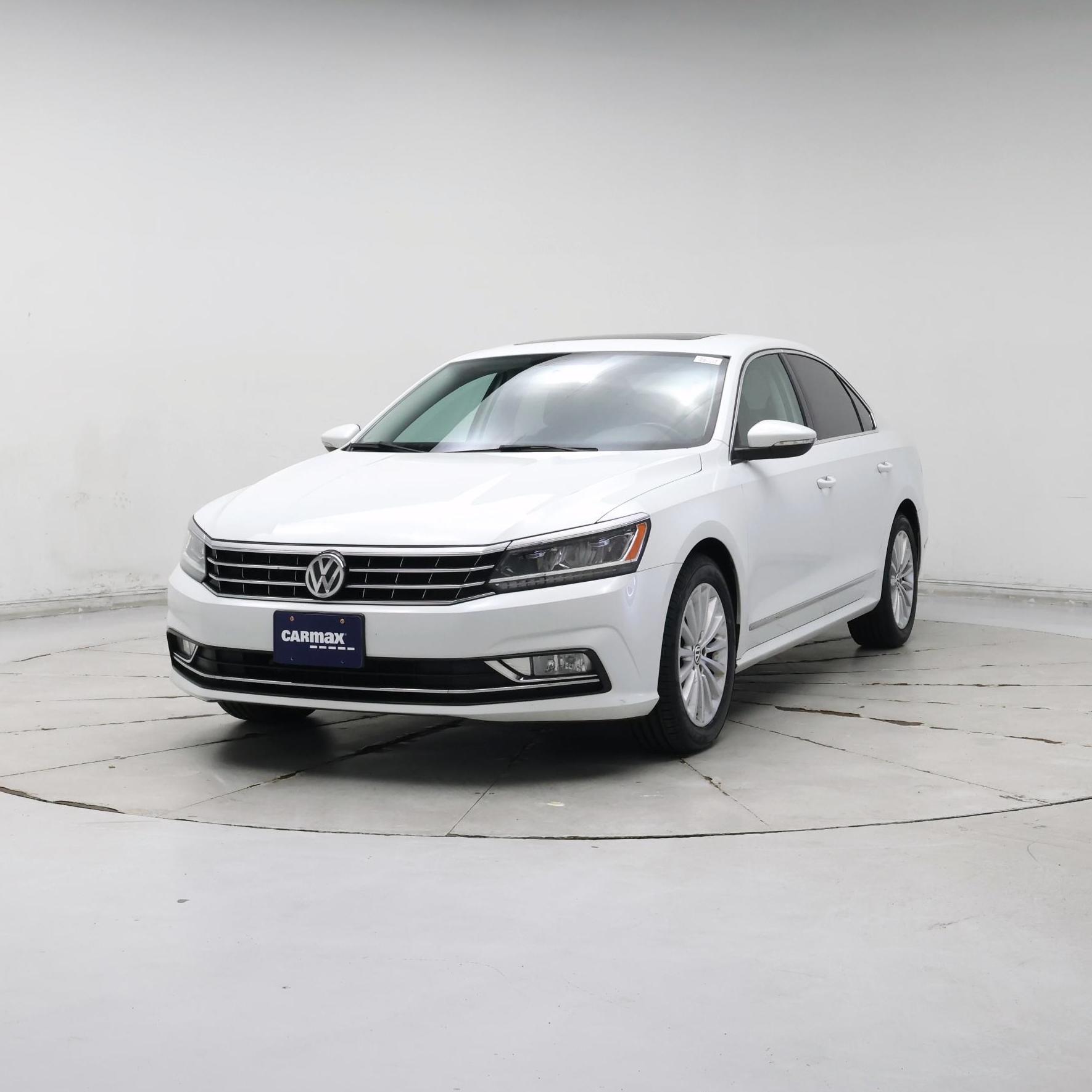 Thumbnail: 2017 Volkswagen Passat - 4