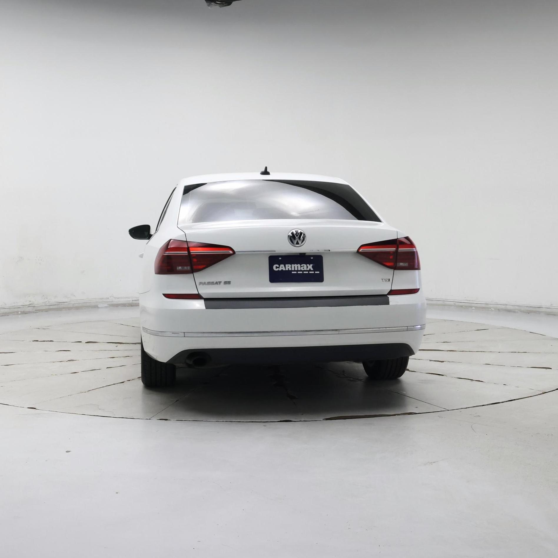 Thumbnail: 2017 Volkswagen Passat - 6