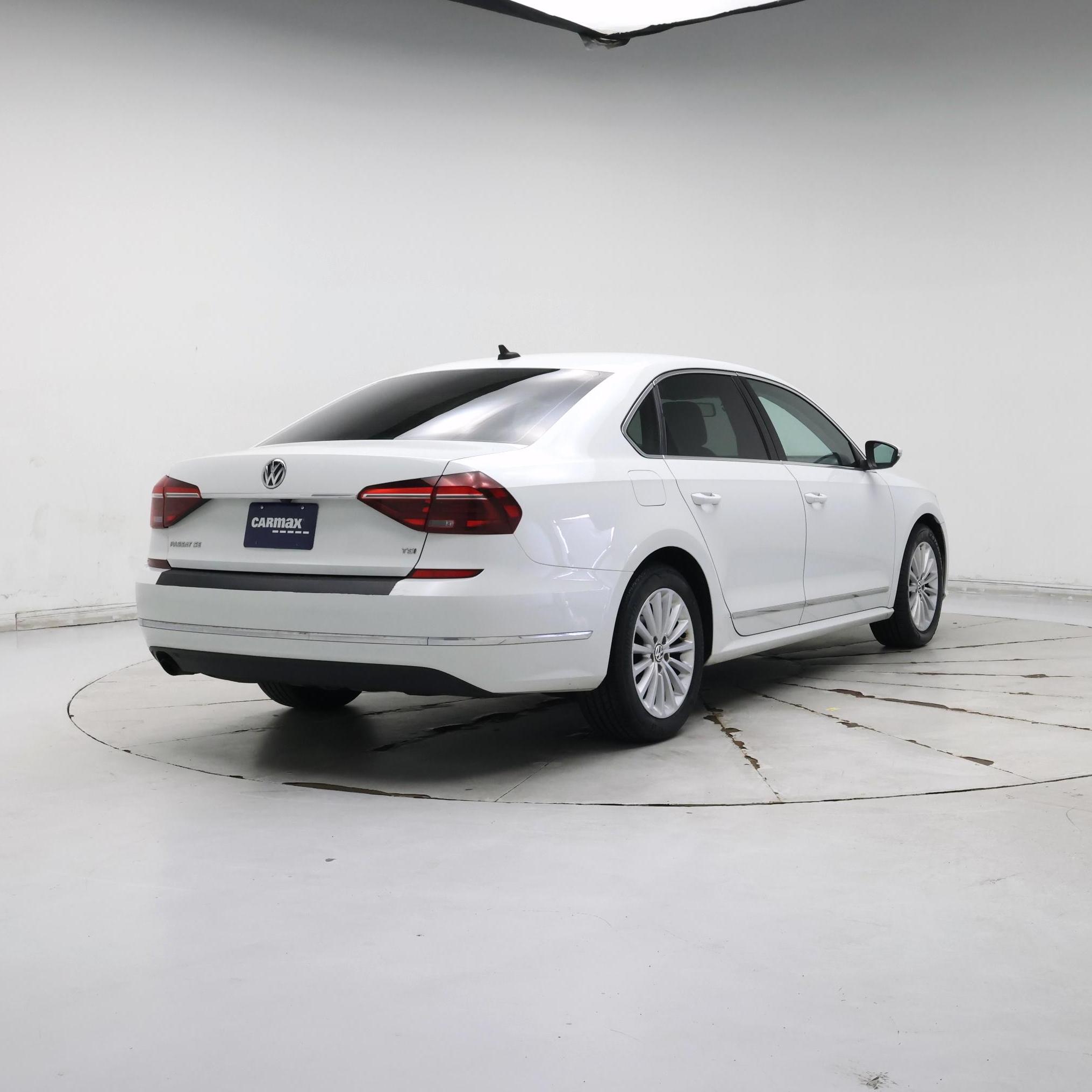 Thumbnail: 2017 Volkswagen Passat - 8