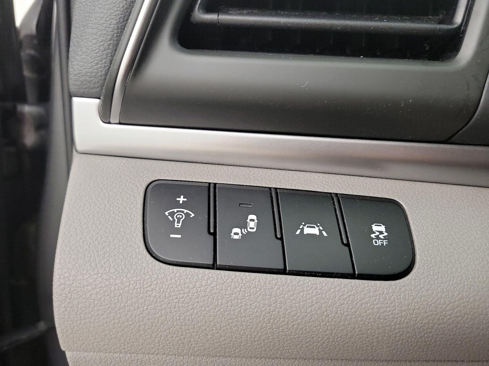2020 Hyundai Elantra SEL - Photo 14
