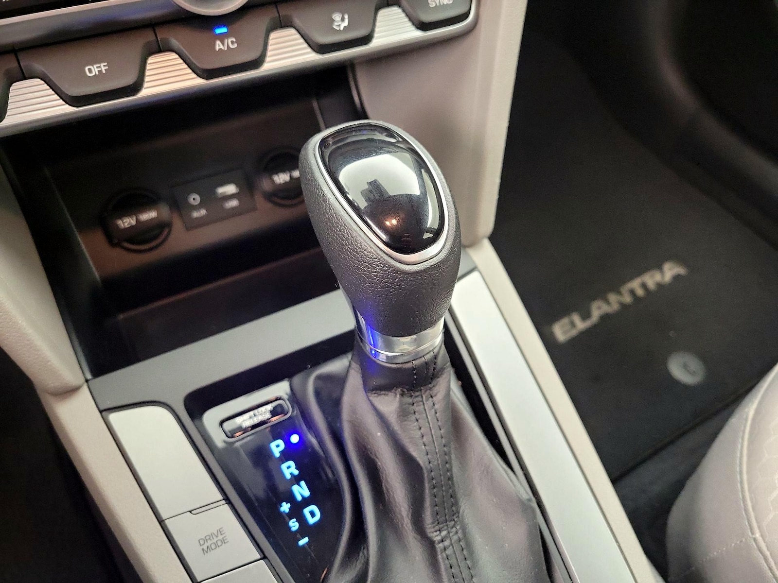 2020 Hyundai Elantra SEL - Photo 18
