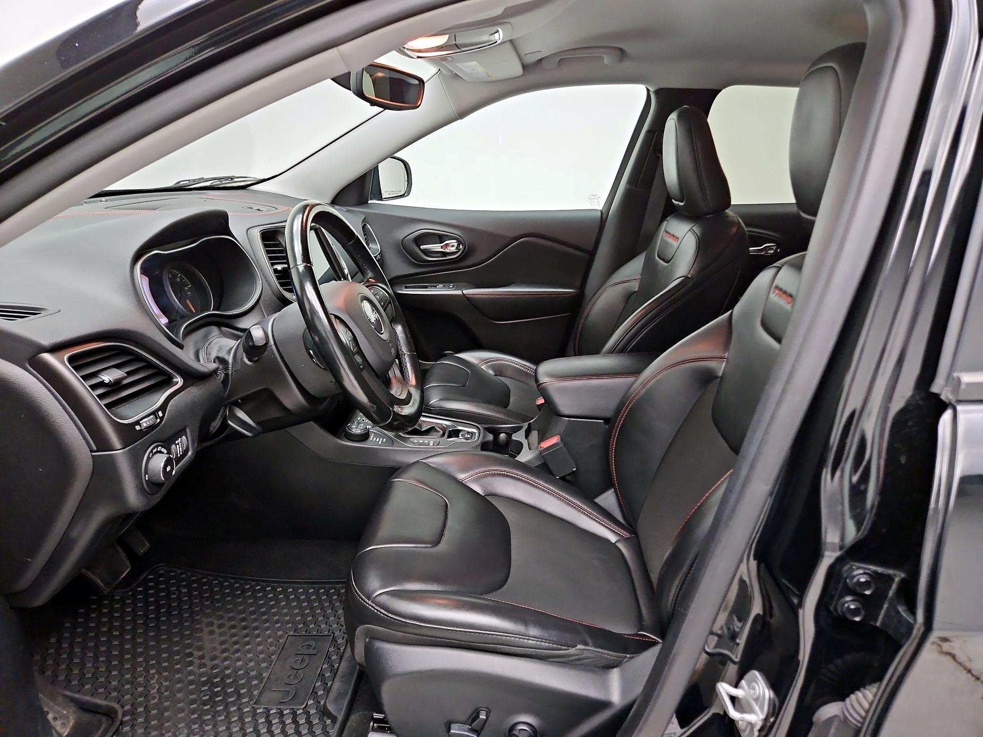 Thumbnail: 2020 Jeep Cherokee - 11