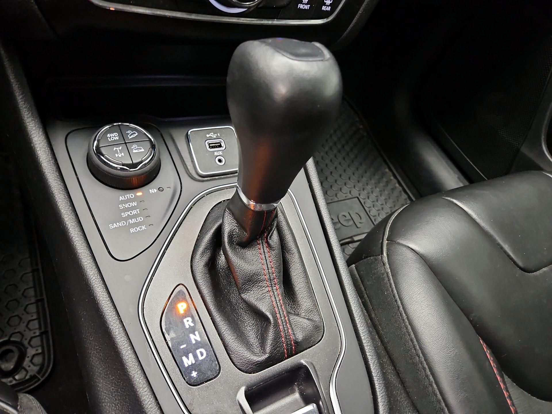 Thumbnail: 2020 Jeep Cherokee - 17