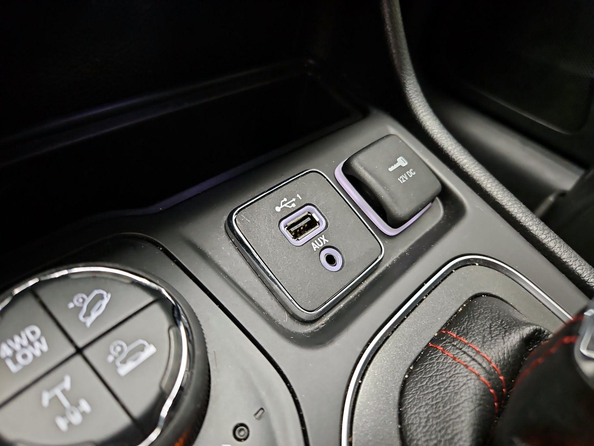 Thumbnail: 2020 Jeep Cherokee - 18