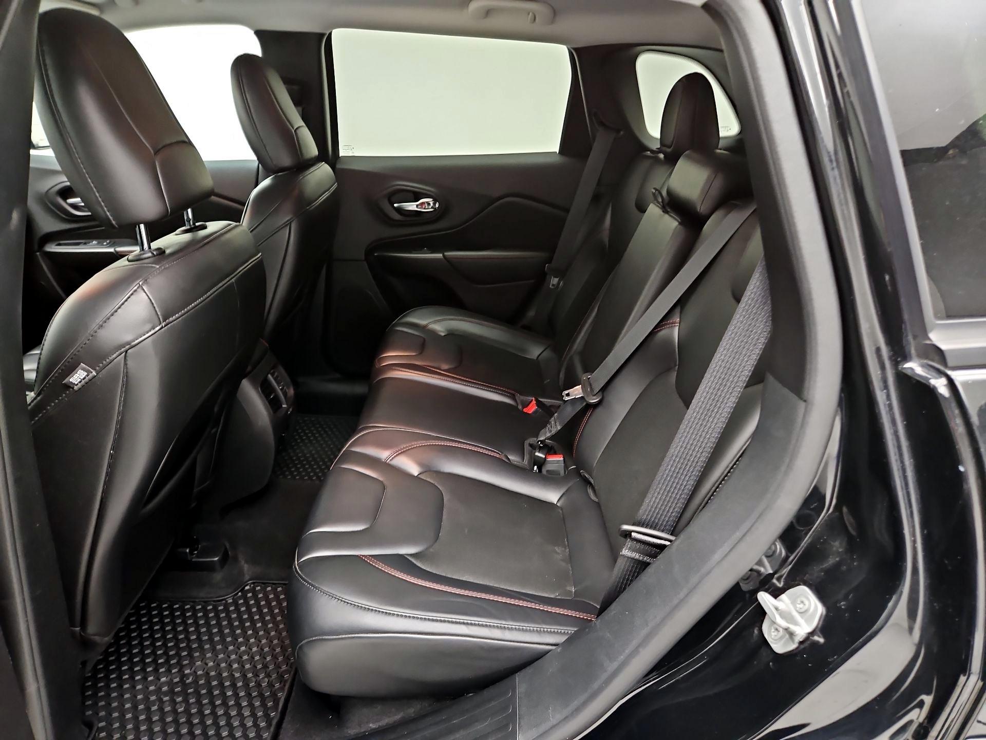 Thumbnail: 2020 Jeep Cherokee - 19