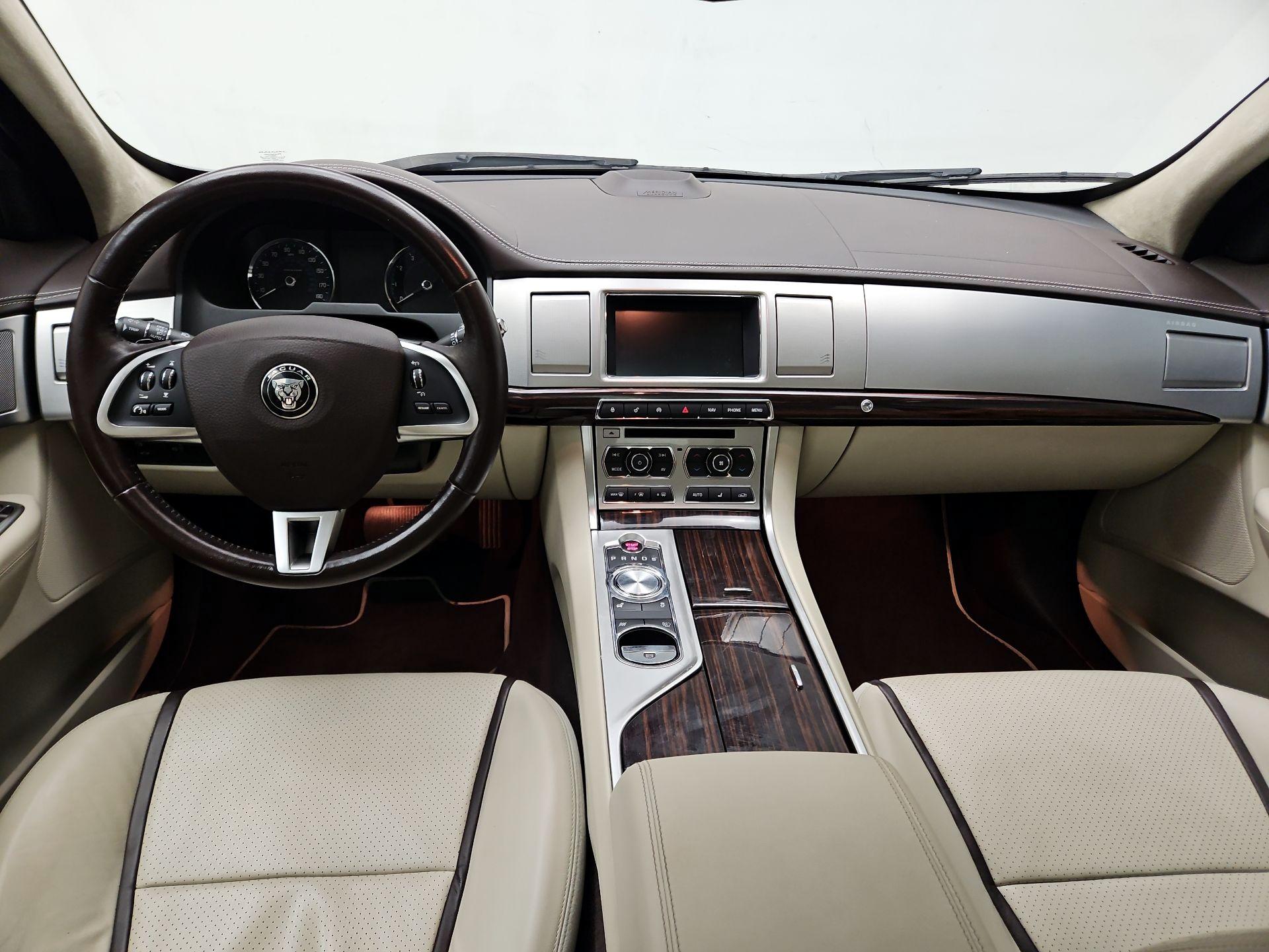 Thumbnail: 2015 Jaguar XF - 9