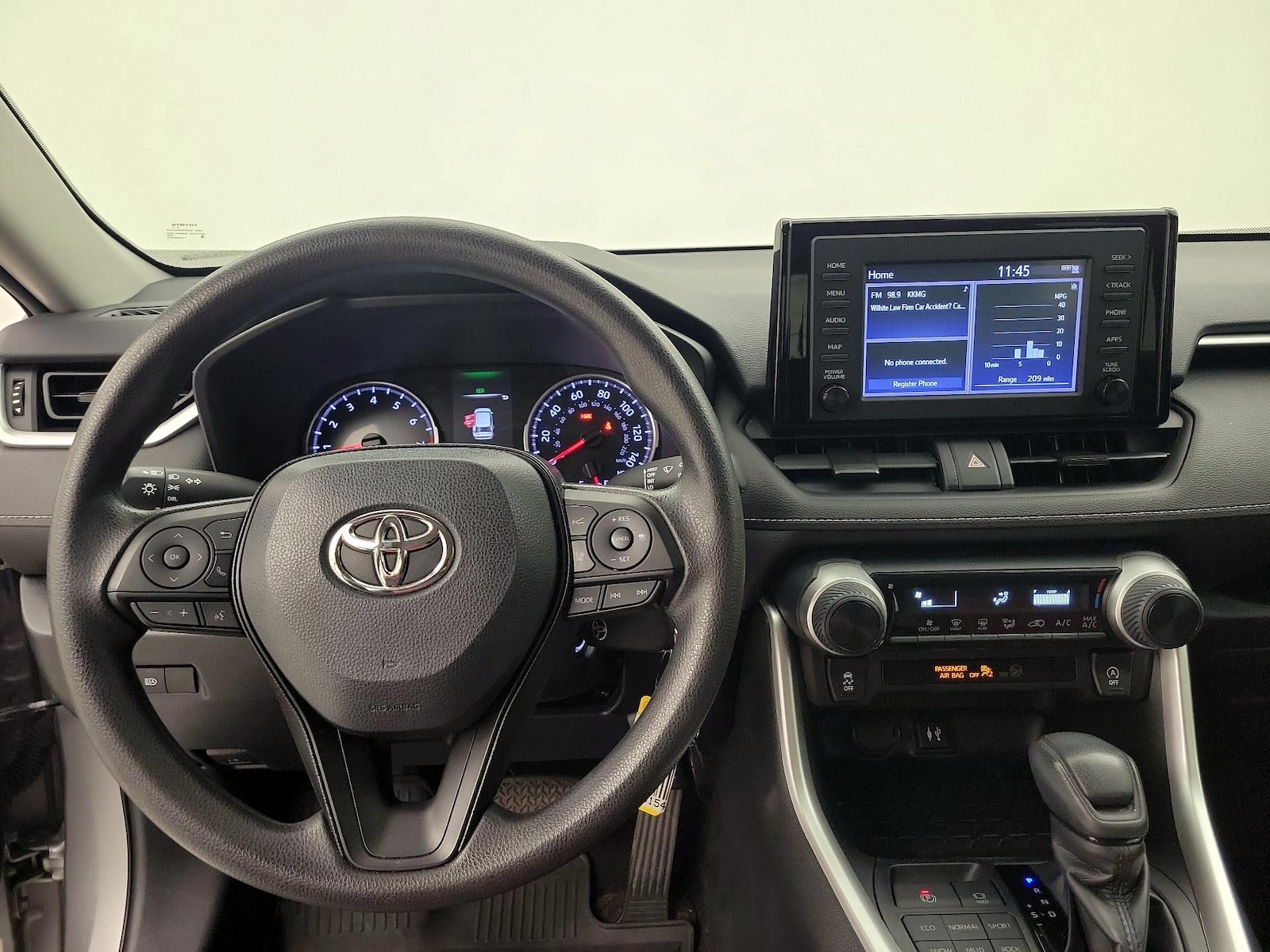 2019 Toyota RAV4 LE - Photo 10