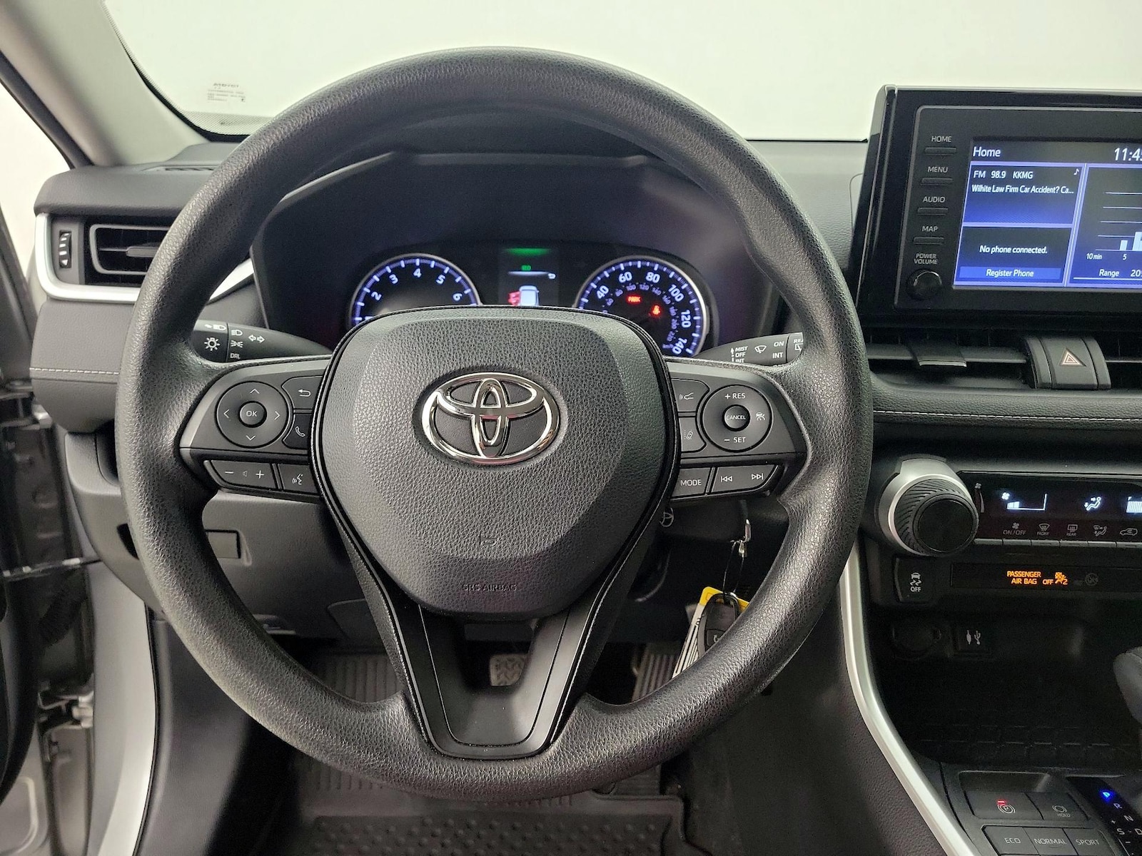 2019 Toyota RAV4 LE - Photo 11