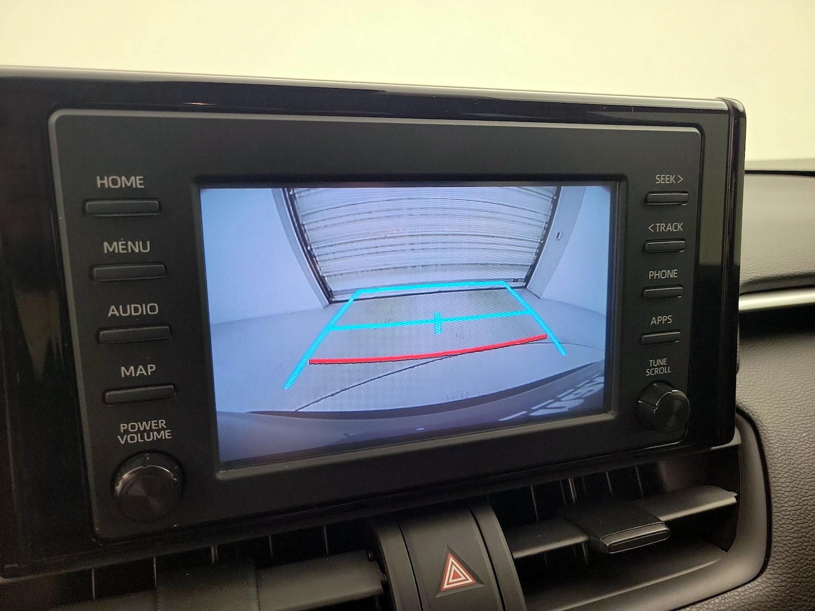 2019 Toyota RAV4 LE - Photo 15