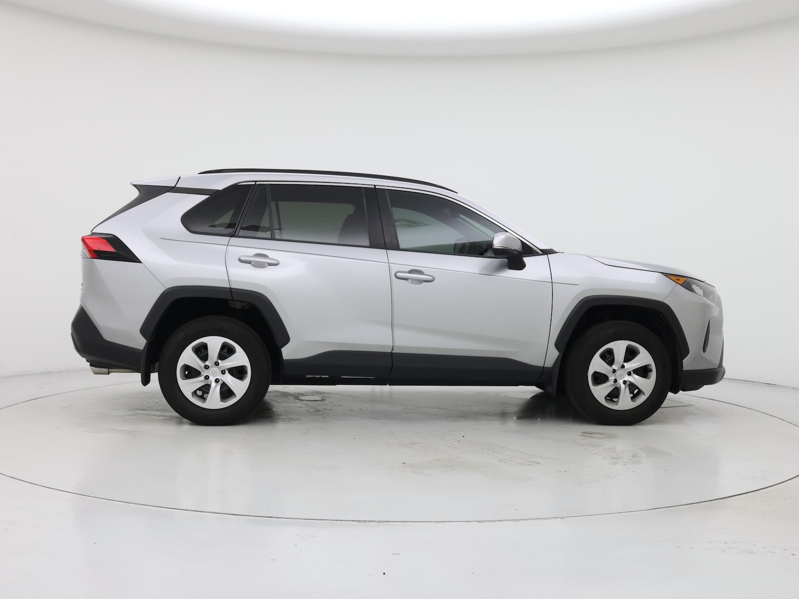 2019 Toyota RAV4 LE - Photo 8
